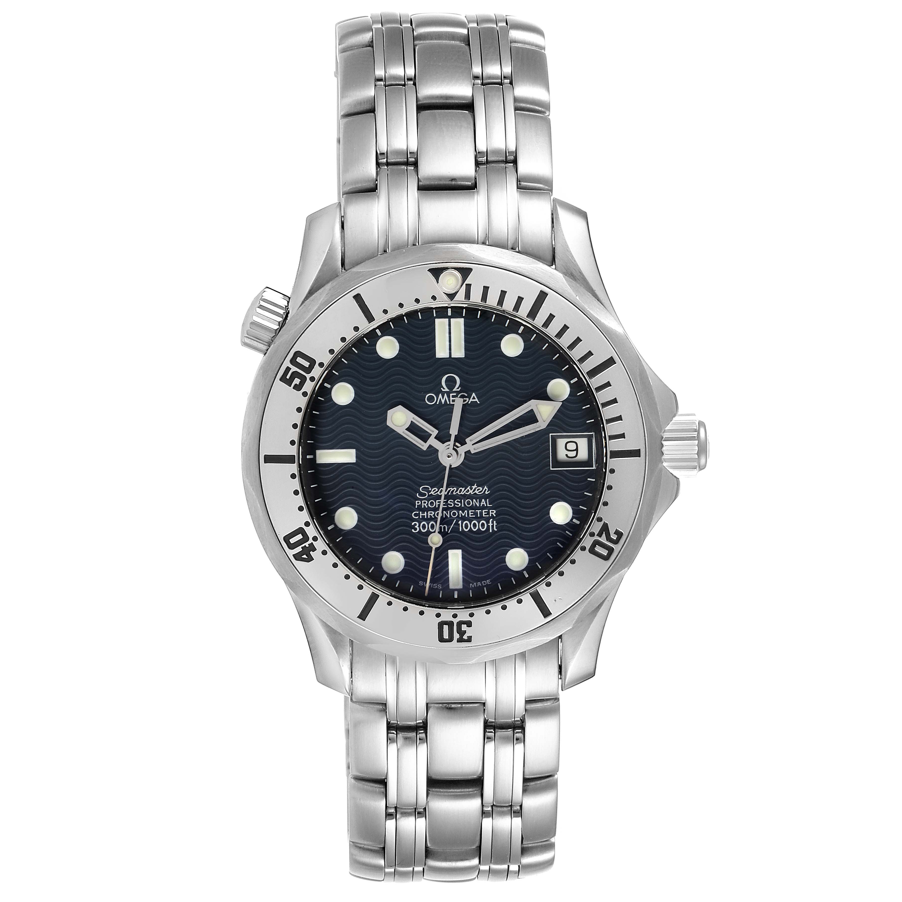 This image shows a front view of an Omega Seamaster 2552.80.00 Men
s Stainless Steel Blue Dial 2552.80.00 Men
s Stainless Steel Blue Dial watch, highlighting the dial, bezel, and metal bracelet.