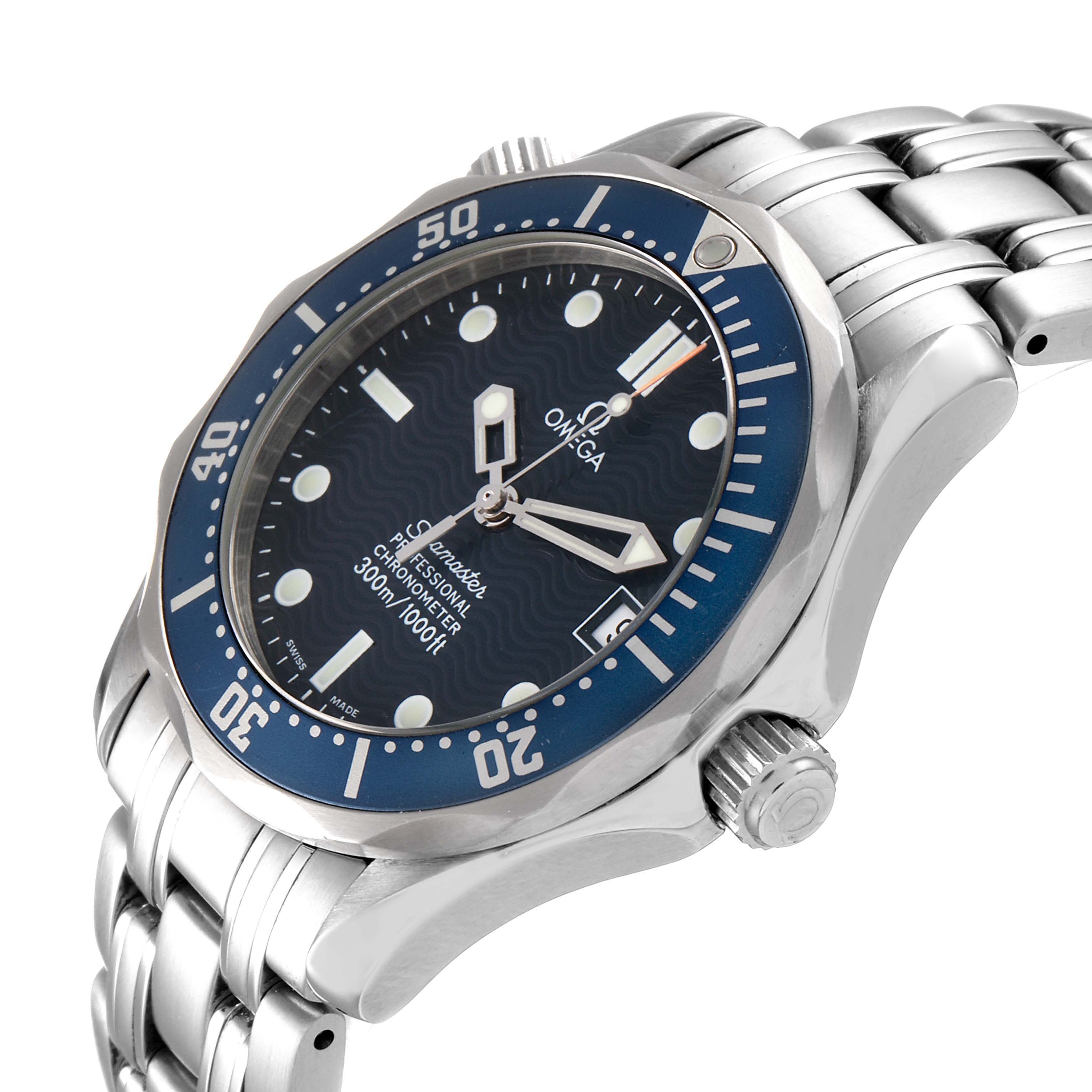 This image shows an angled view of the Omega Seamaster 2551.80.00 Men
s Stainless Steel Blue Dial 2551.80.00 Men
s Stainless Steel Blue Dial watch featuring its face, bezel, crown, and part of the bracelet.