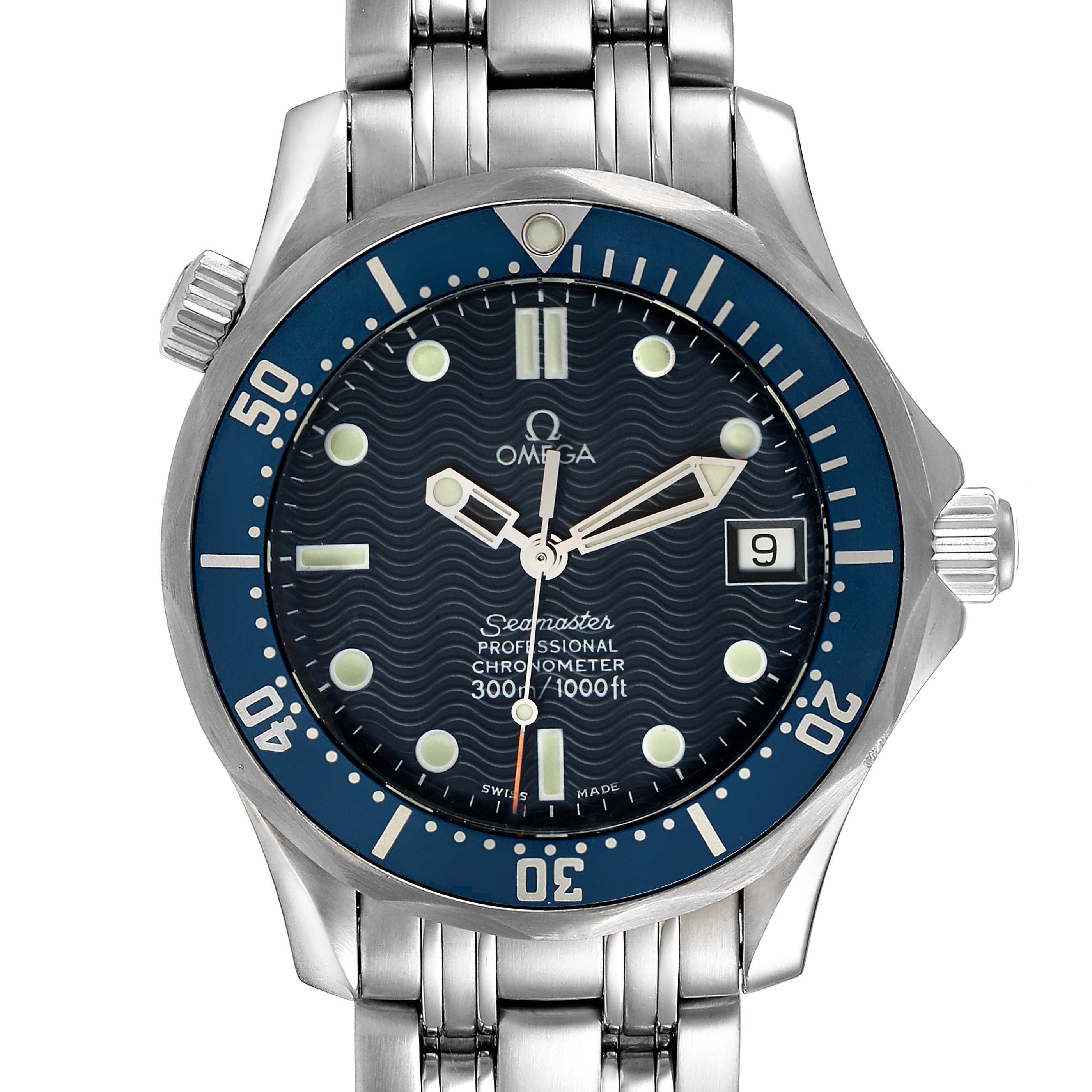 This image shows a front view of the Omega Seamaster 2551.80.00 Men
s Stainless Steel Blue Dial 2551.80.00 Men
s Stainless Steel Blue Dial watch, highlighting its face, bezel, hands, and metal bracelet.