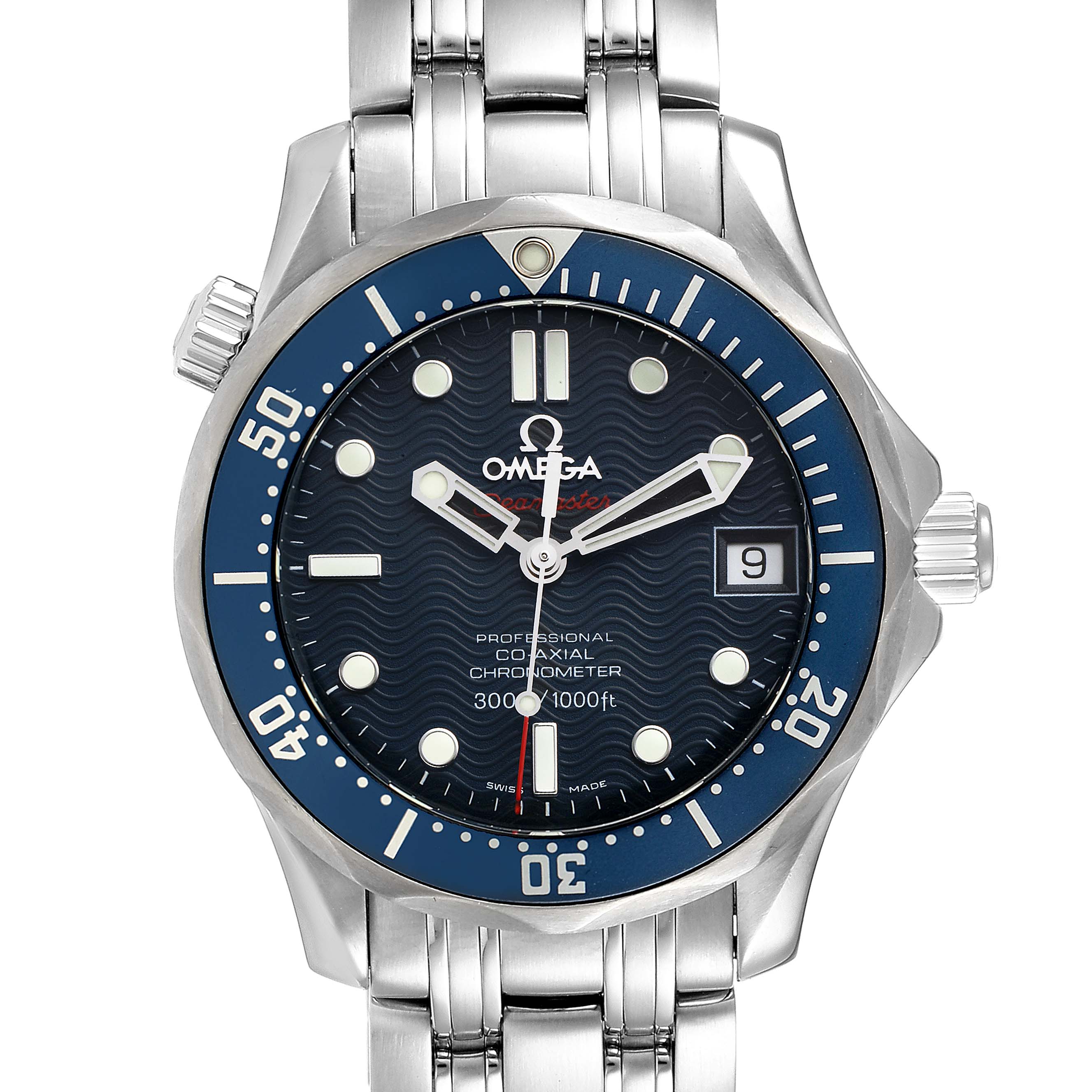 The image shows a front view of an Omega Seamaster 2222.80.00 Men
s Stainless Steel Blue Dial 2222.80.00 Men
s Stainless Steel Blue Dial watch, highlighting its face, bezel, bracelet, and date display.