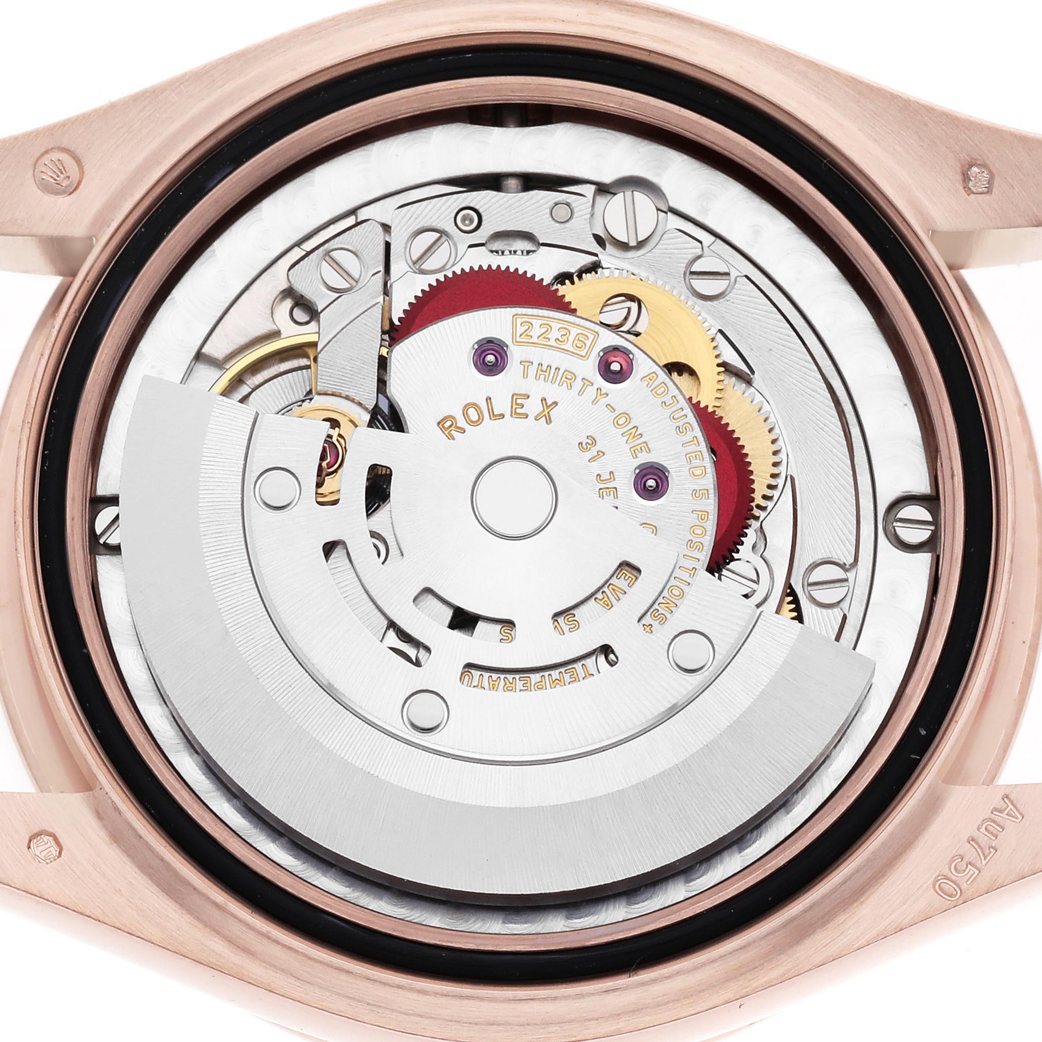 The image shows the Rolex Datejust watch
s movement from the back, highlighting gears and the rotor inside the case.