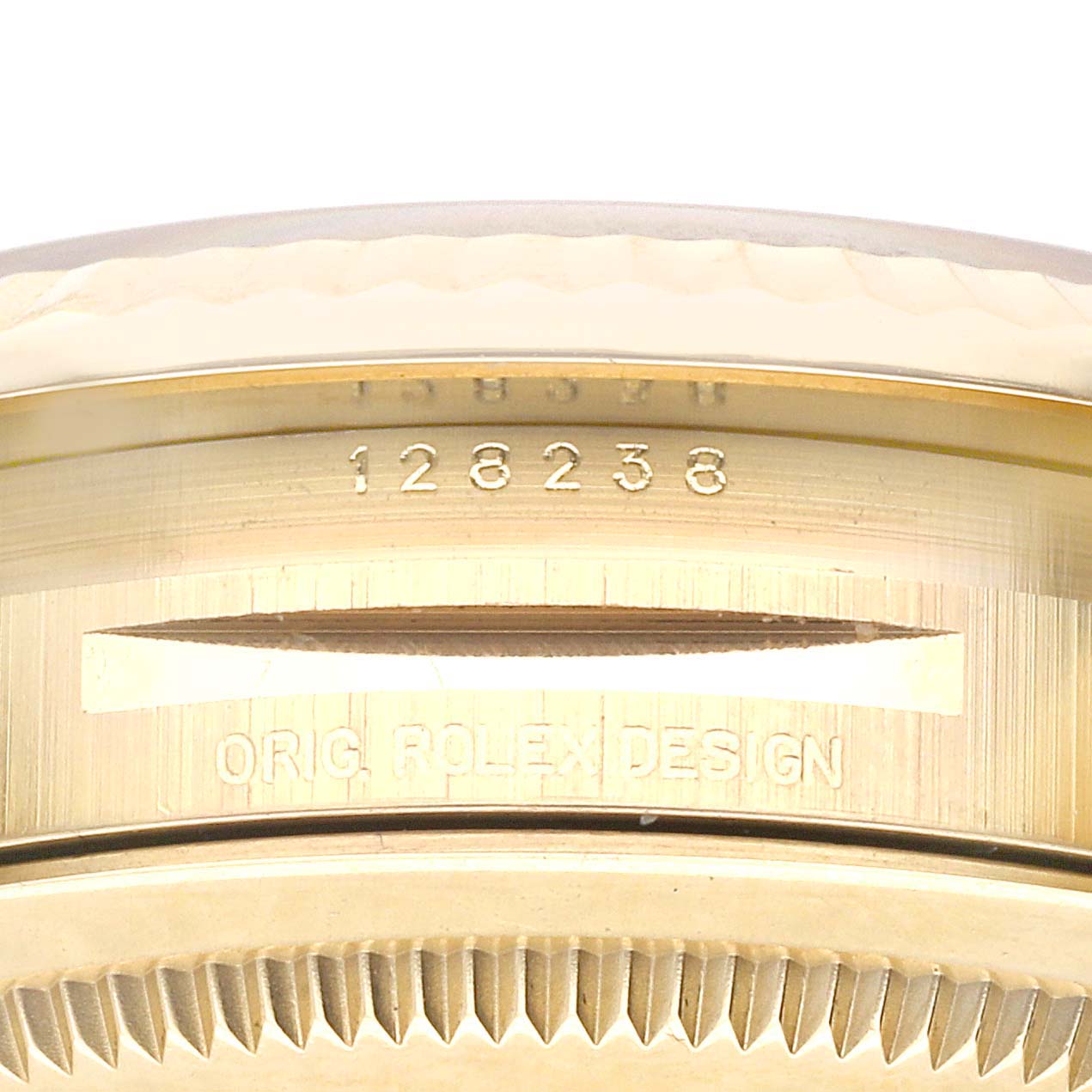 This image shows the side view of the case of a Rolex President 128238 Men
s Yellow Gold Green Dial 128238 Men
s Yellow Gold Green Dial model watch, displaying the serial number and "ORIG. ROLEX DESIGN" engraving.
