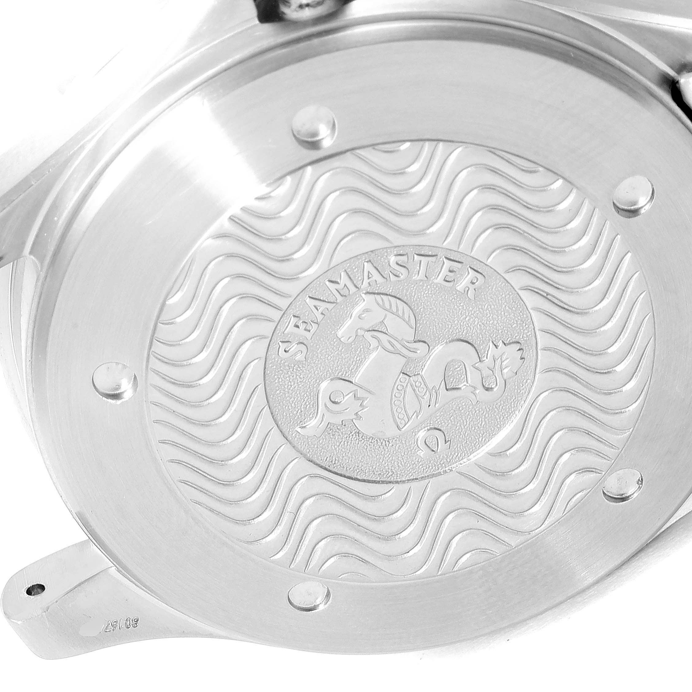 The image shows the stainless steel case back of an Omega Seamaster 2538.20.00 Men
s Stainless Steel White Dial 2538.20.00 Men
s Stainless Steel White Dial watch, featuring a seahorse engraving.