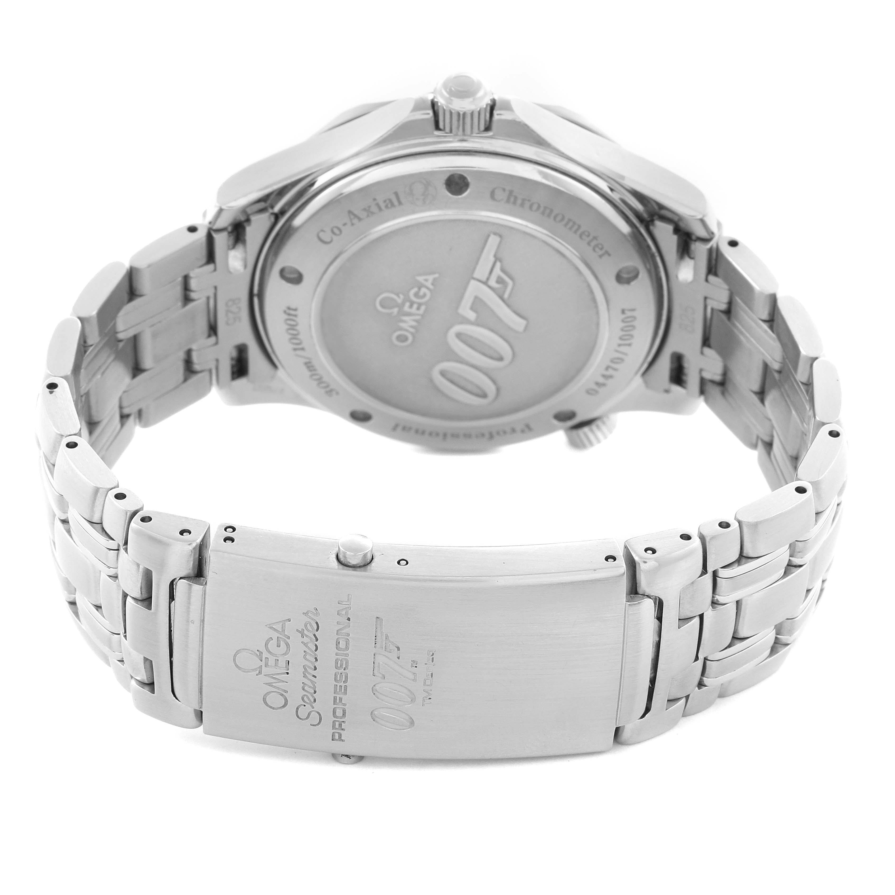 The image shows the back and clasp of an Omega Seamaster 2226.80.00 Men
s Stainless Steel Blue Dial 2226.80.00 Men
s Stainless Steel Blue Dial watch, featuring the 007 logo.