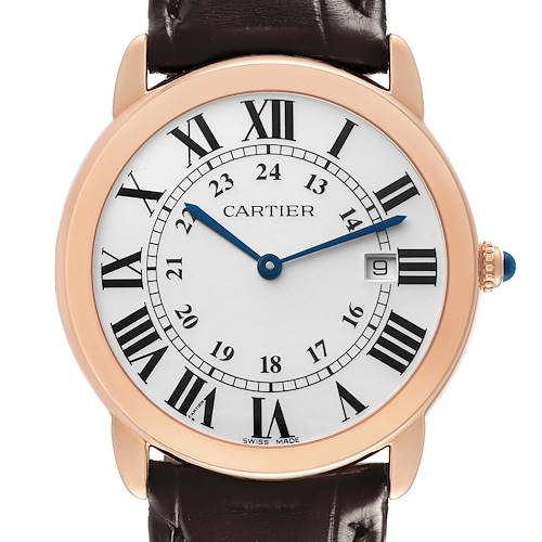 The Cartier Ronde W6701008 Men's Steel and Gold (two tone) Silver Dial watch is shown from the front, featuring its face, Roman numerals, hands, date window, and a leather strap.