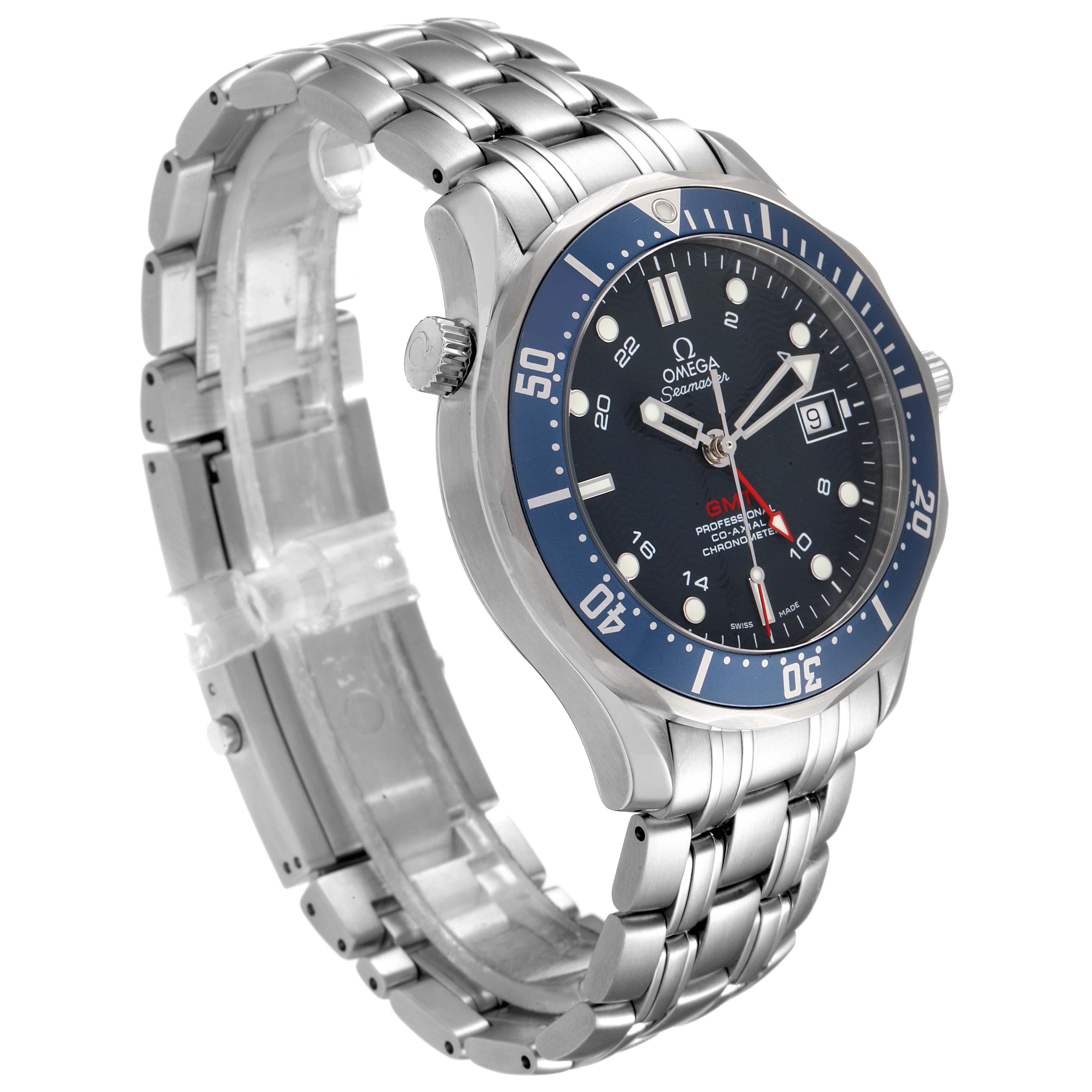 The image shows an angled view of the Omega Seamaster 2535.80.00 Men
s Stainless Steel Blue Dial 2535.80.00 Men
s Stainless Steel Blue Dial, highlighting the face, bezel, bracelet, and crown.