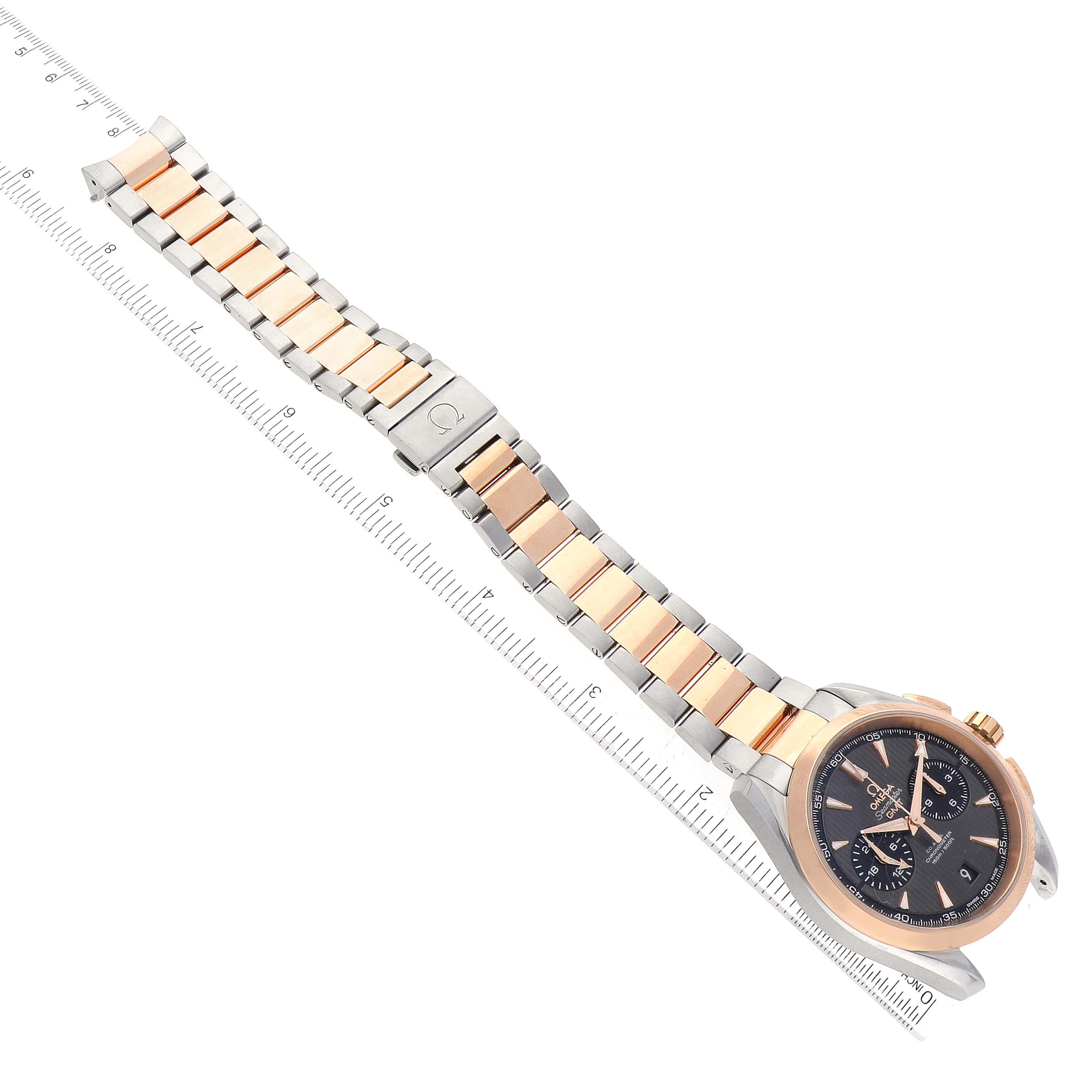 The image shows an Omega Aqua Terra 231.20.43.52.06.001 Men's Steel and Gold (two tone) Grey Dial 231.20.43.52.06.001 Men's Steel and Gold (two tone) Grey Dial watch from an aerial view, highlighting the full bracelet and watch face.