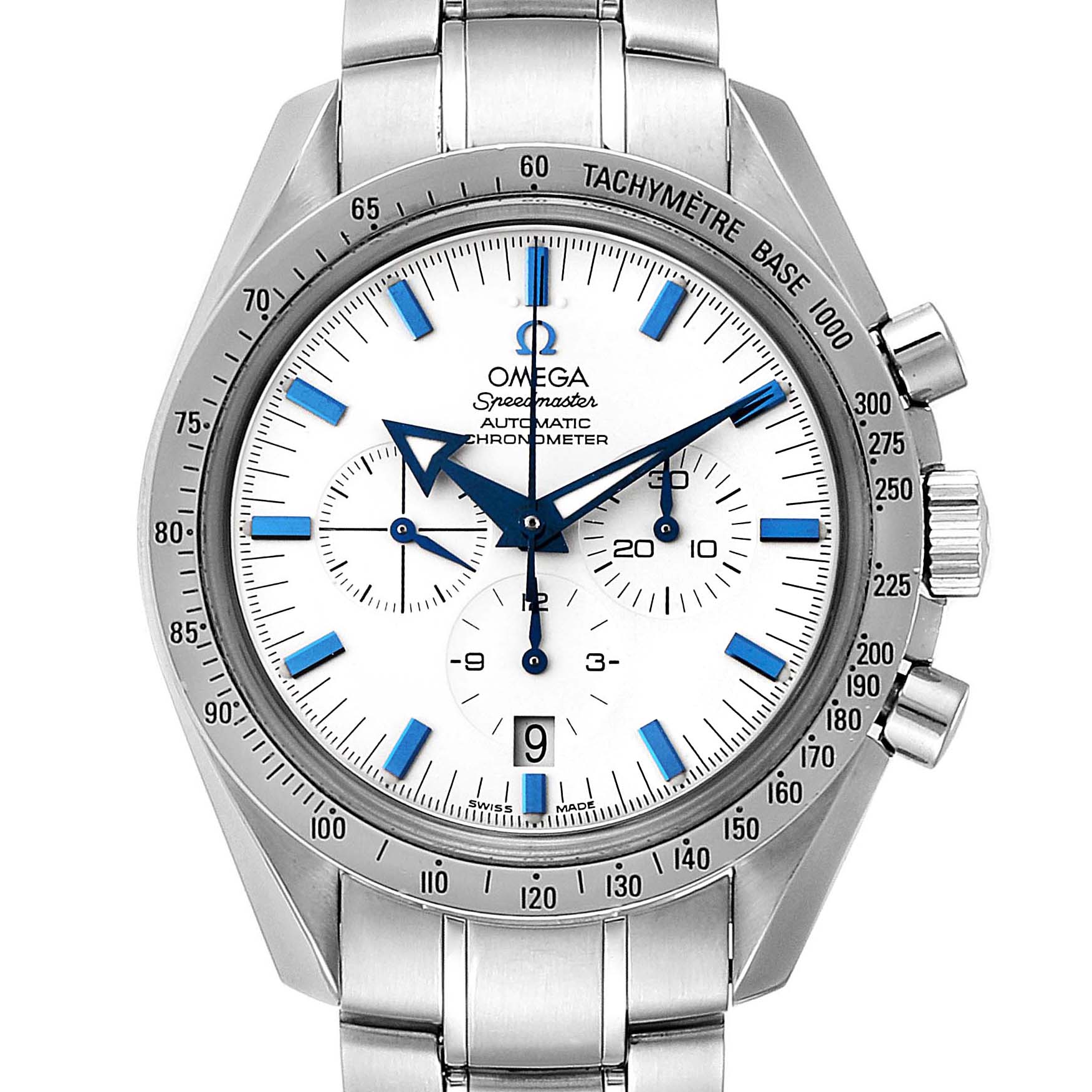 This Omega Speedmaster 3551.20.00 Men's Stainless Steel White Dial 3551.20.00 Men's Stainless Steel White Dial watch is shown from the front, displaying its white dial, chronograph subdials, and metal bracelet.