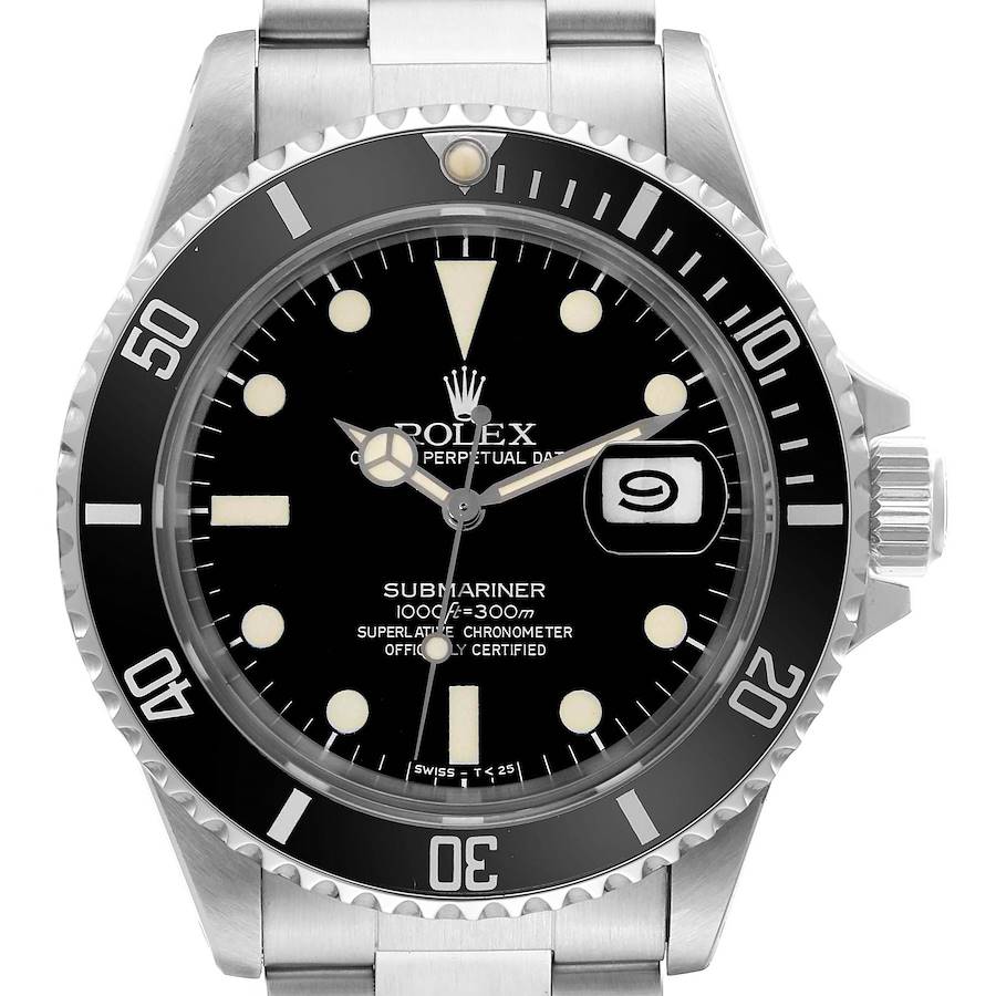 The image shows a front view of the Rolex Vintage Collection Submariner watch, displaying the dial, bezel, and part of the bracelet.