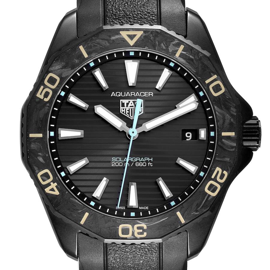 The image shows a front view of the Tag Heuer Aquaracer watch, highlighting its bezel, dial, and hands.