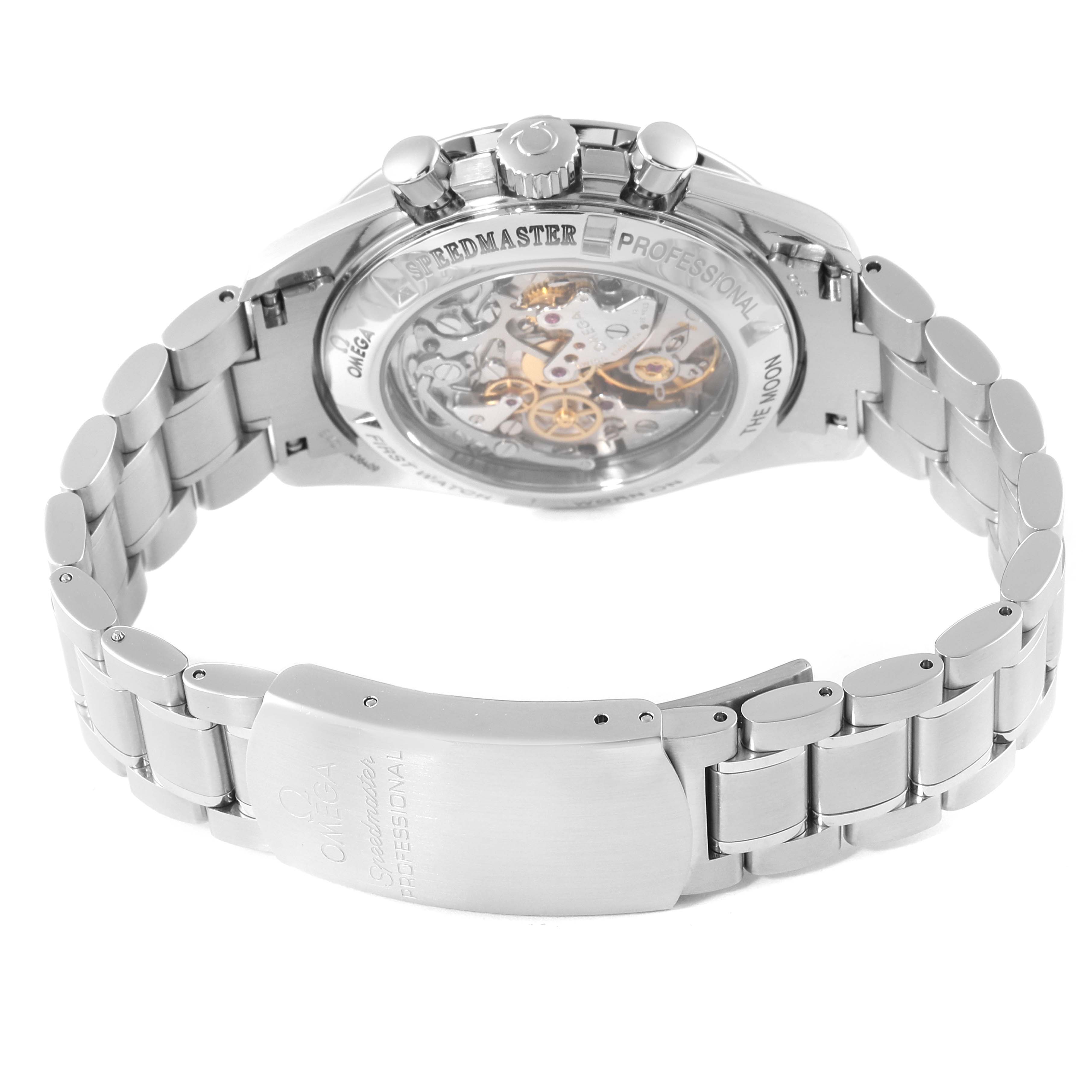 The image shows the back and clasp of the Omega Speedmaster 3572.50.00 Men
s Stainless Steel Black Dial 3572.50.00 Men
s Stainless Steel Black Dial watch, featuring its stainless steel bracelet and open case back.