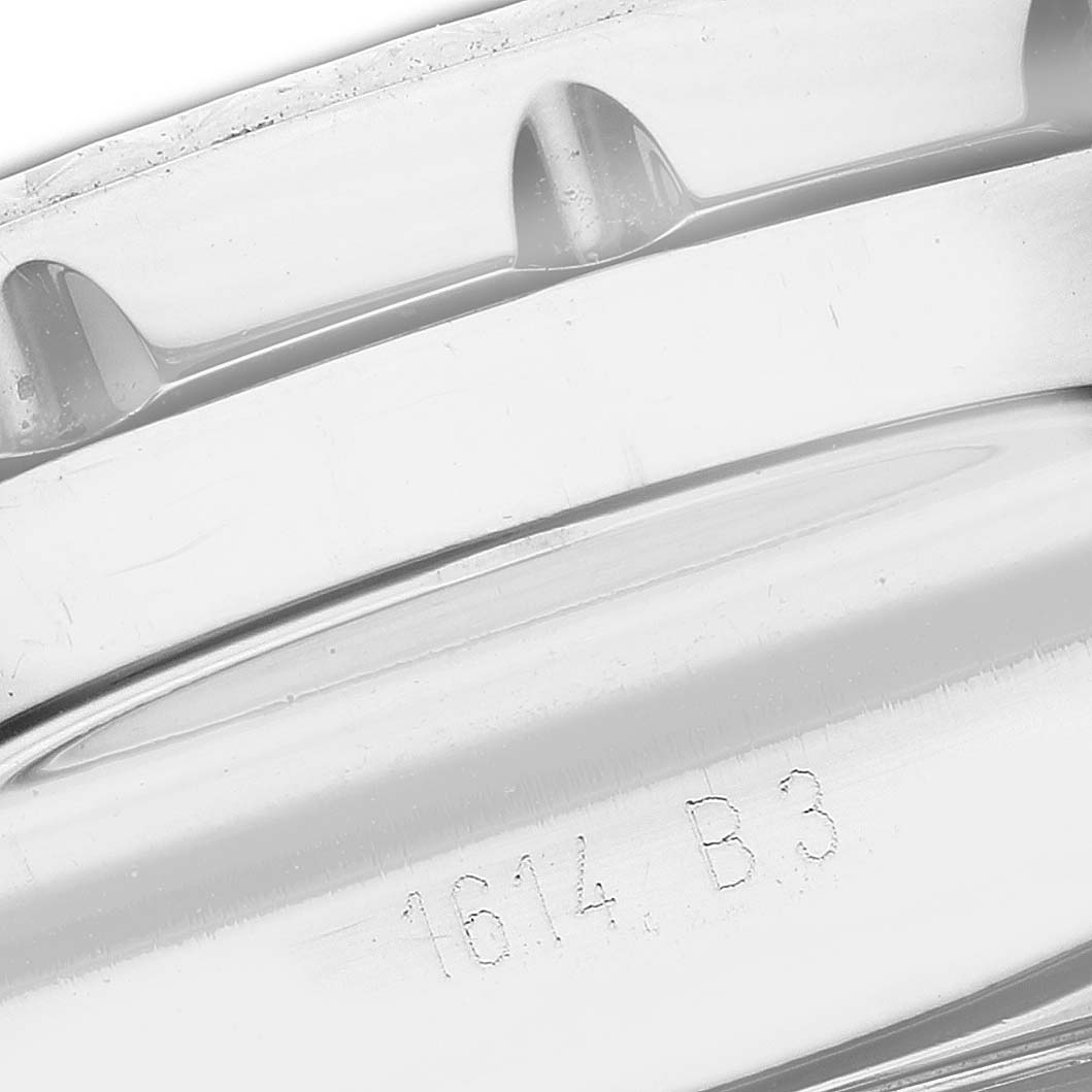 The image shows a close-up of the Bentley model by Breitling, highlighting the engraving on the metal bezel.