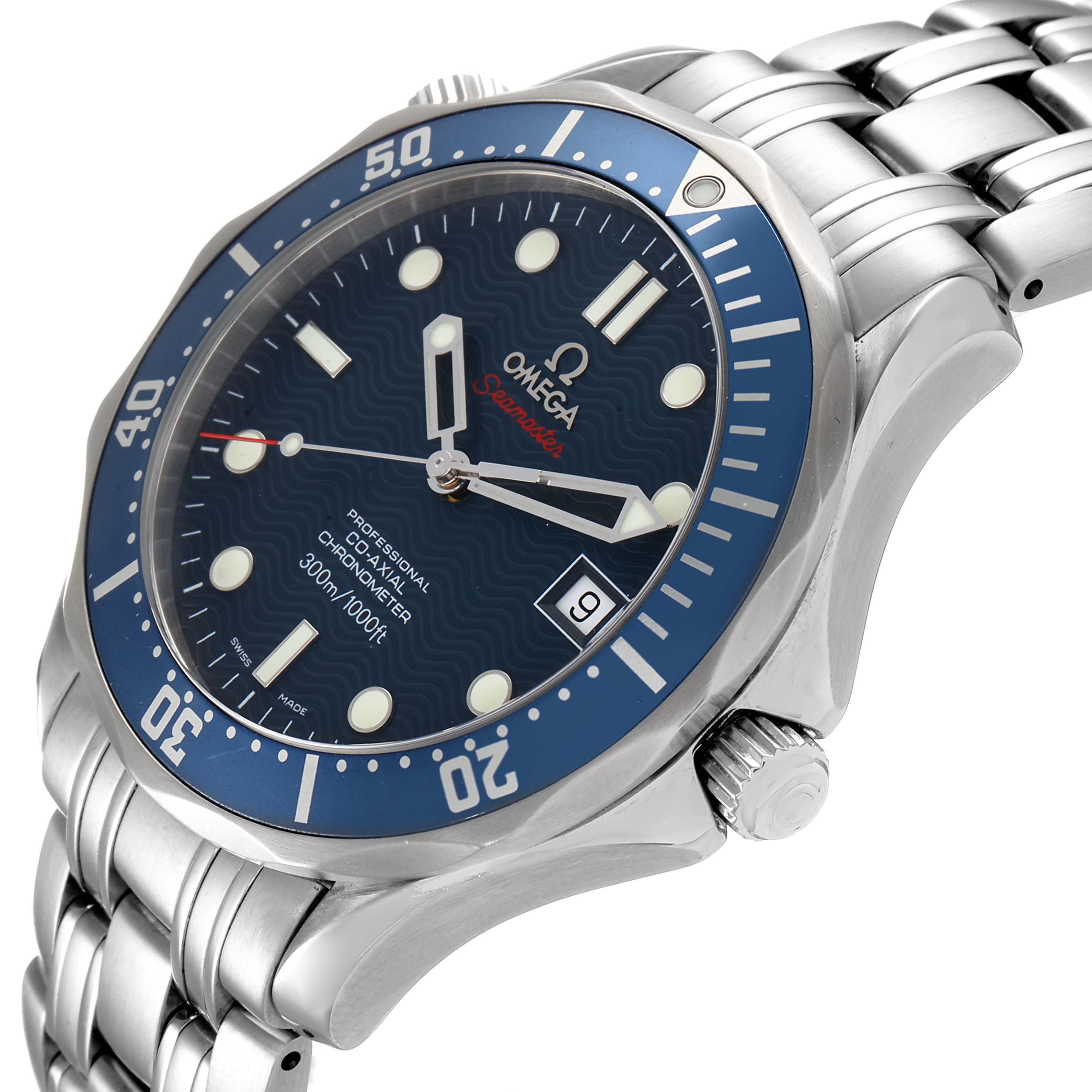 The image shows an angled view of the Omega Seamaster 2220.80.00 Men
s Stainless Steel Blue Dial 2220.80.00 Men
s Stainless Steel Blue Dial watch, highlighting its bezel, dial, and metal bracelet.