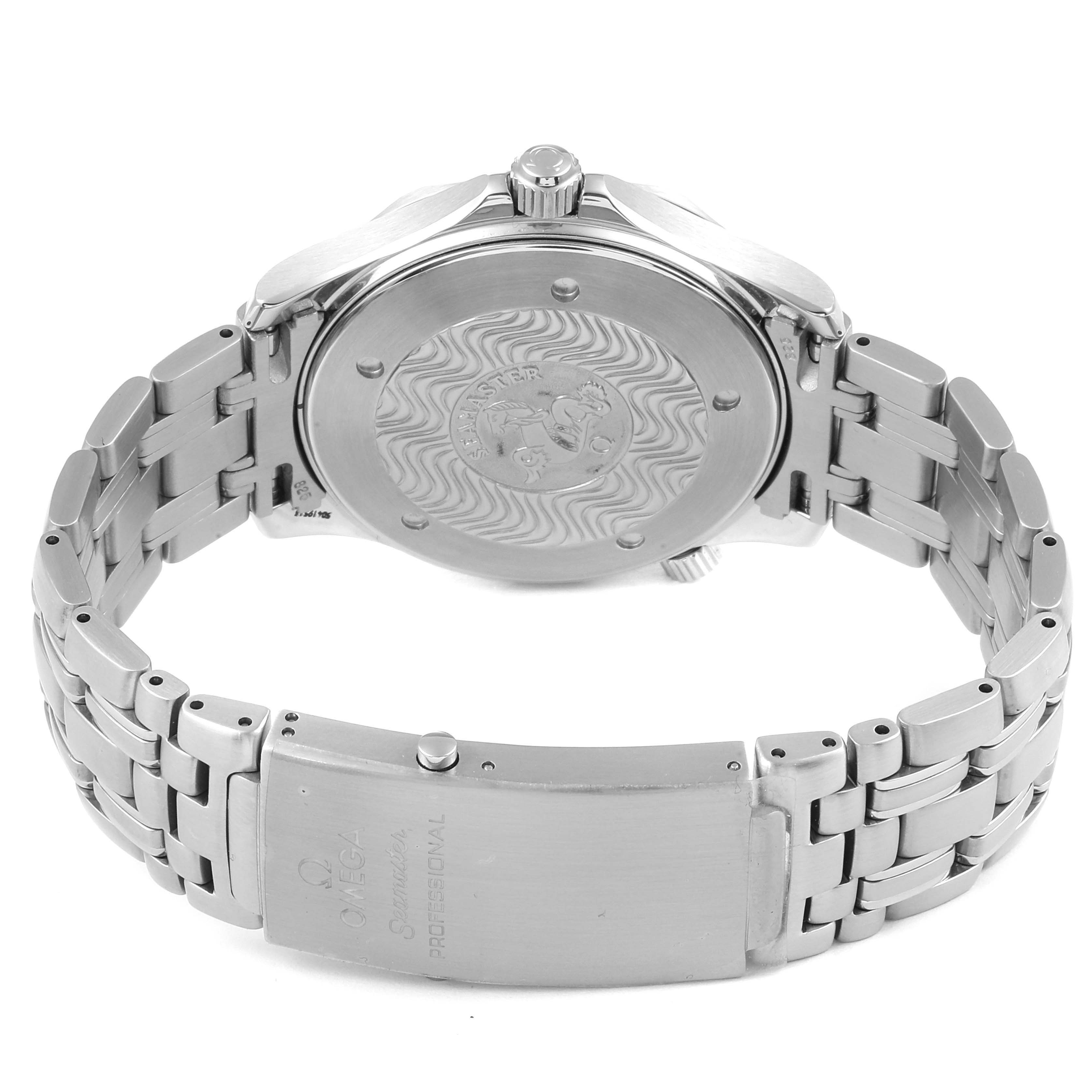 The image shows the case back and bracelet of an Omega Seamaster 2541.80.00 Men
s Stainless Steel Blue Dial 2541.80.00 Men
s Stainless Steel Blue Dial watch.