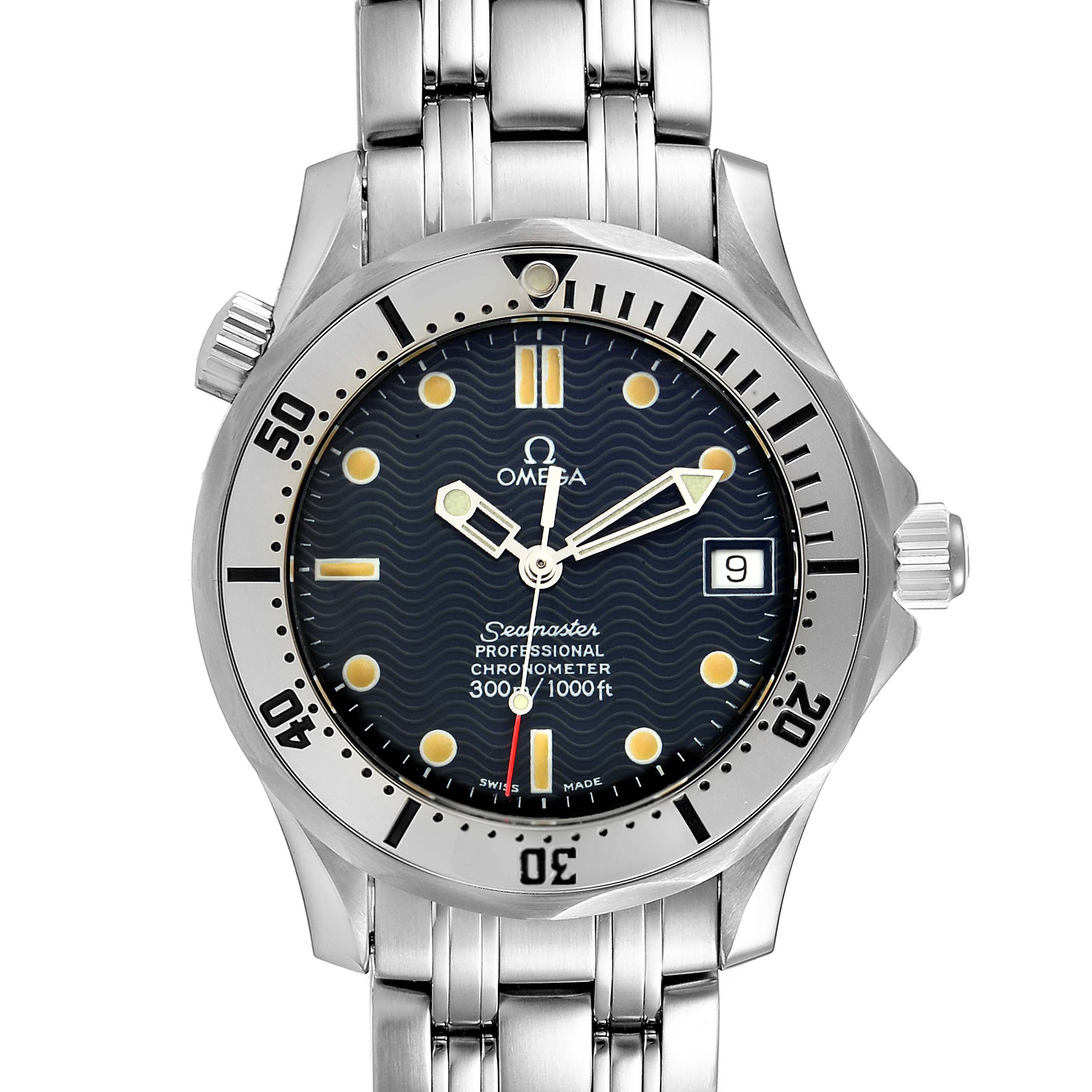 This is a front angle view of an Omega Seamaster 2552.80.00 Men
s Stainless Steel Blue Dial 2552.80.00 Men
s Stainless Steel Blue Dial watch, showcasing its face, bezel, and bracelet.