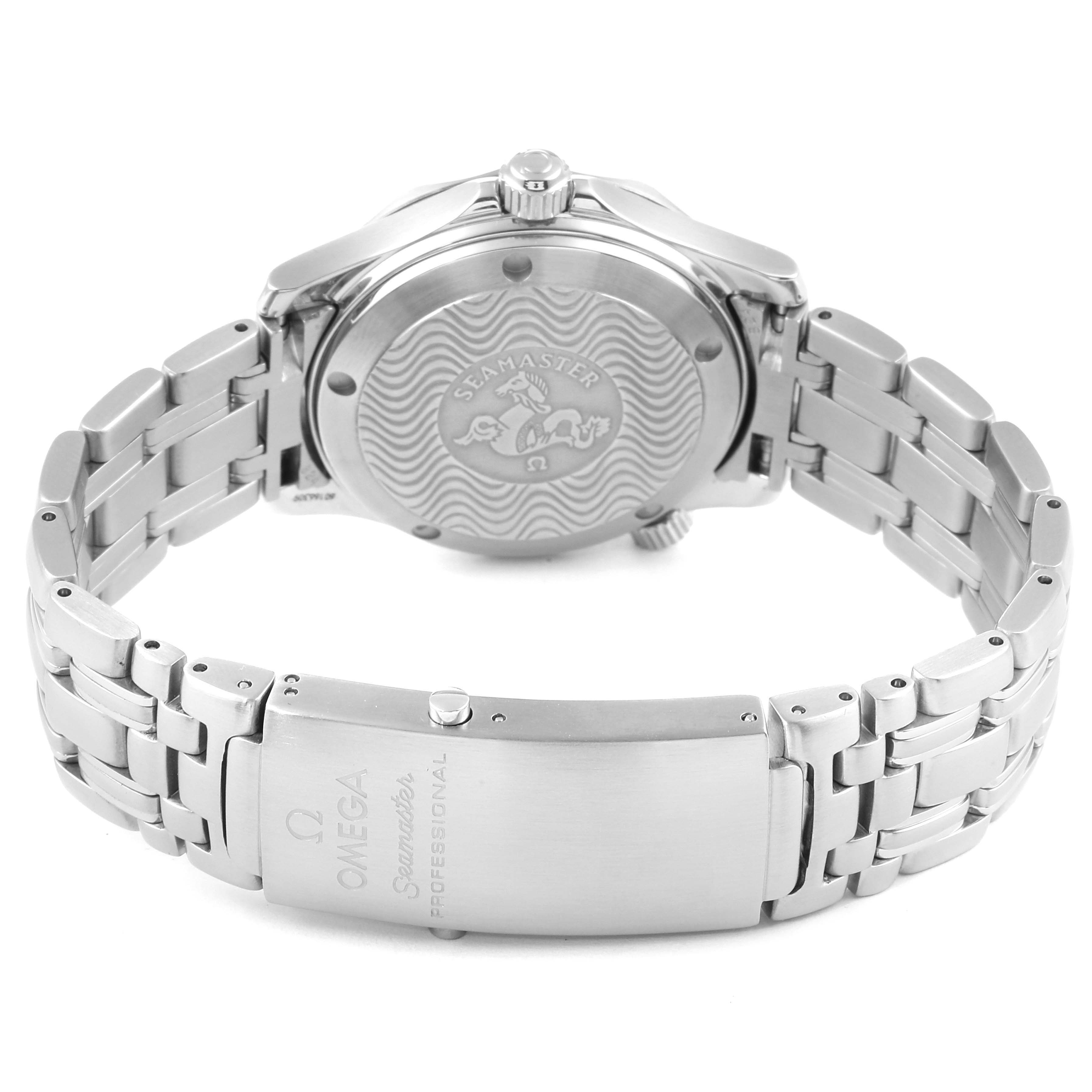 The image shows the back case and bracelet of an Omega Seamaster 2552.80.00 Men
s Stainless Steel Blue Dial 2552.80.00 Men
s Stainless Steel Blue Dial watch, with the logo and clasp prominent.