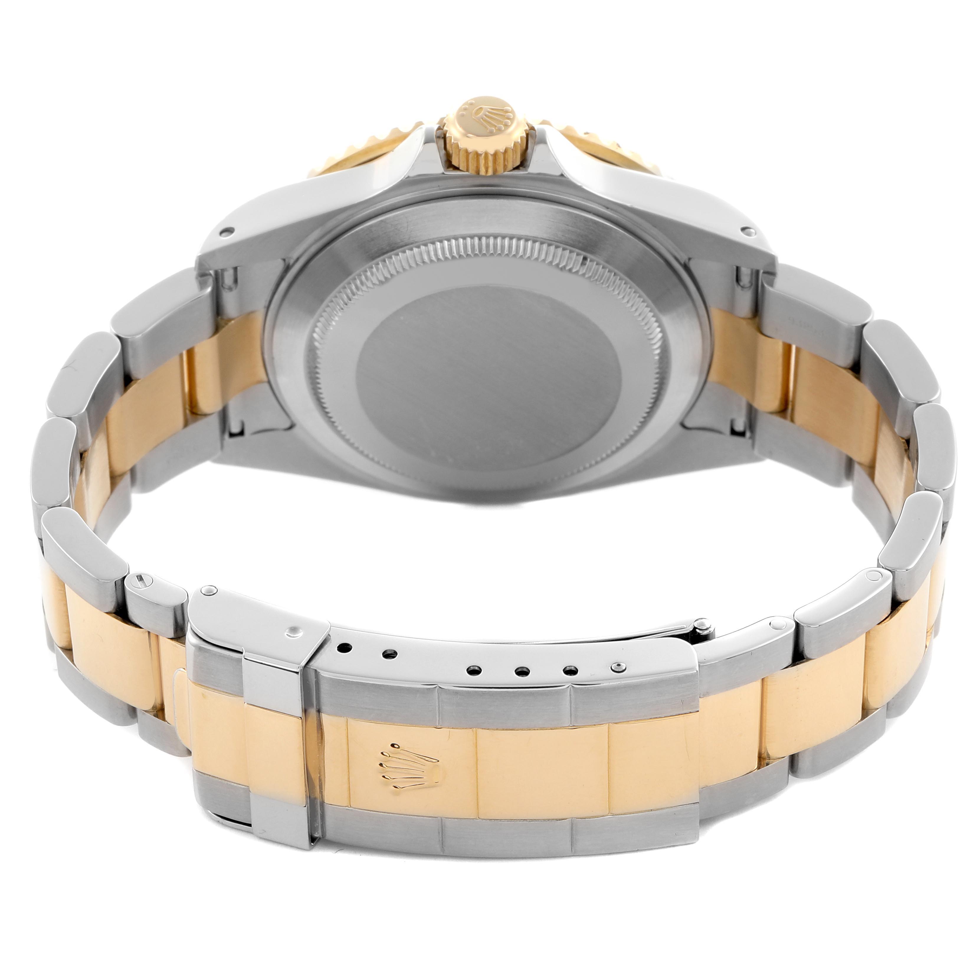 The image shows the back view of a Rolex Submariner 16613 Men
s Steel and Gold (two tone) Champagne Dial 16613 Men
s Steel and Gold (two tone) Champagne Dial, highlighting the case back and two-tone bracelet.