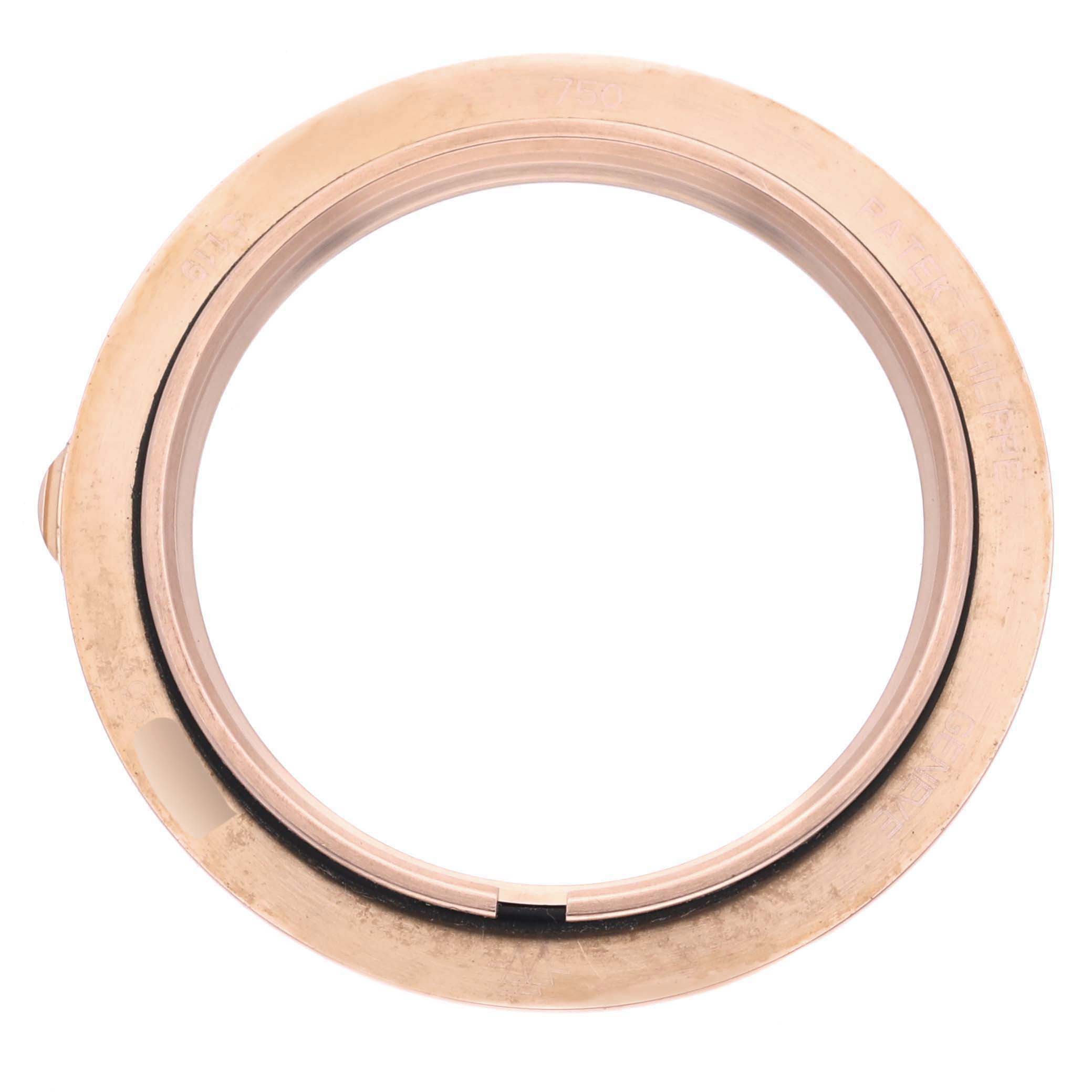 This image shows a top-down view of a Patek Philippe Calatrava 5119R-001 Men
s Rose Gold White Dial 5119R-001 Men
s Rose Gold White Dial watch case in rose gold.