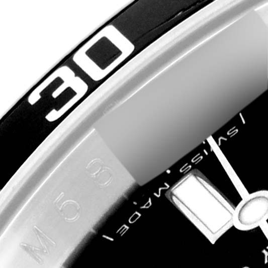 Close-up of the bezel showing the 30-minute marker on a Rolex Submariner 16610 Men
s Stainless Steel Black Dial 16610 Men
s Stainless Steel Black Dial watch.