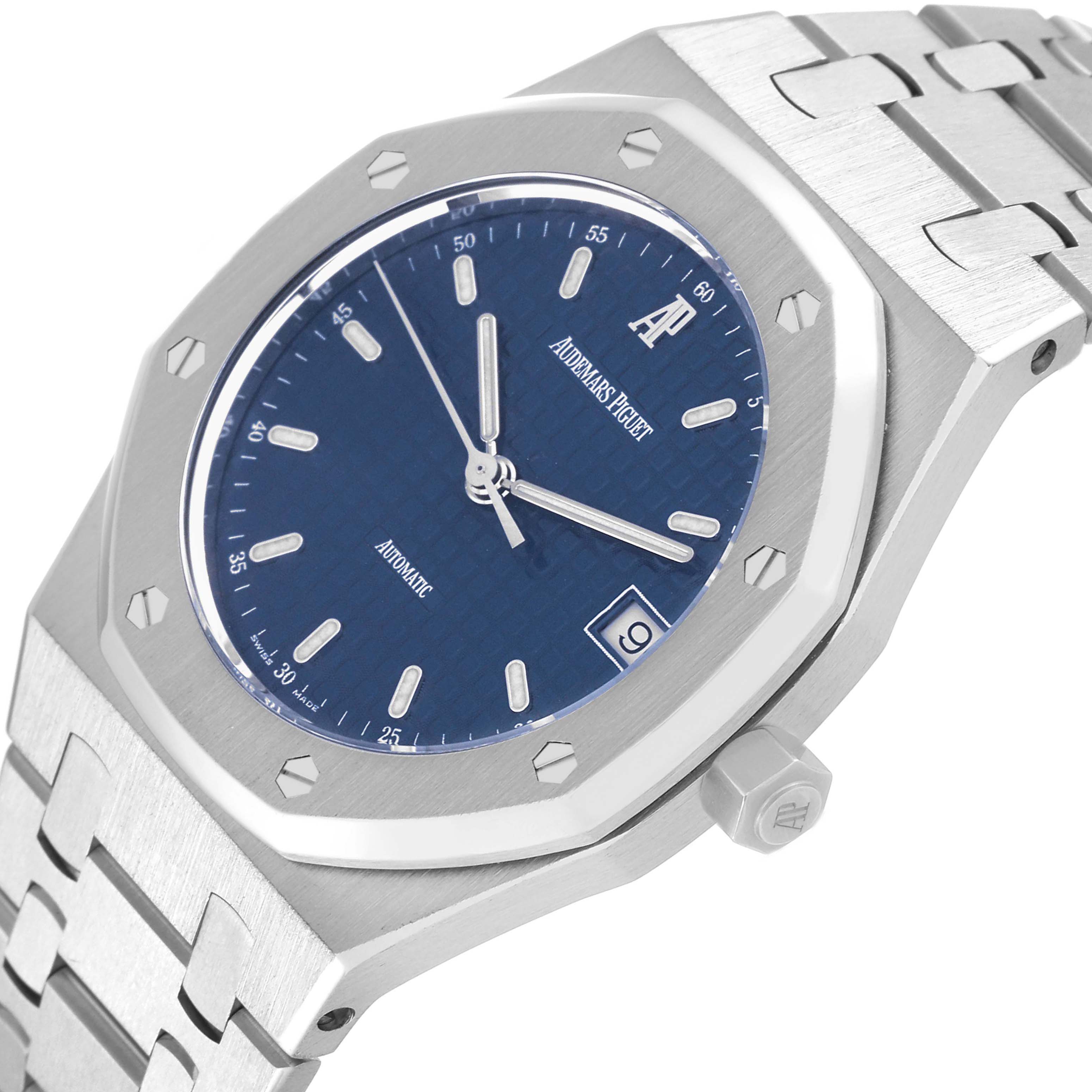 This Audemars Piguet Royal Oak 14790ST.OO.0789ST.09 Men's Stainless Steel Blue Dial 14790ST.OO.0789ST.09 Men's Stainless Steel Blue Dial watch is shown from an angled view highlighting its blue dial, octagonal bezel, and metal bracelet.