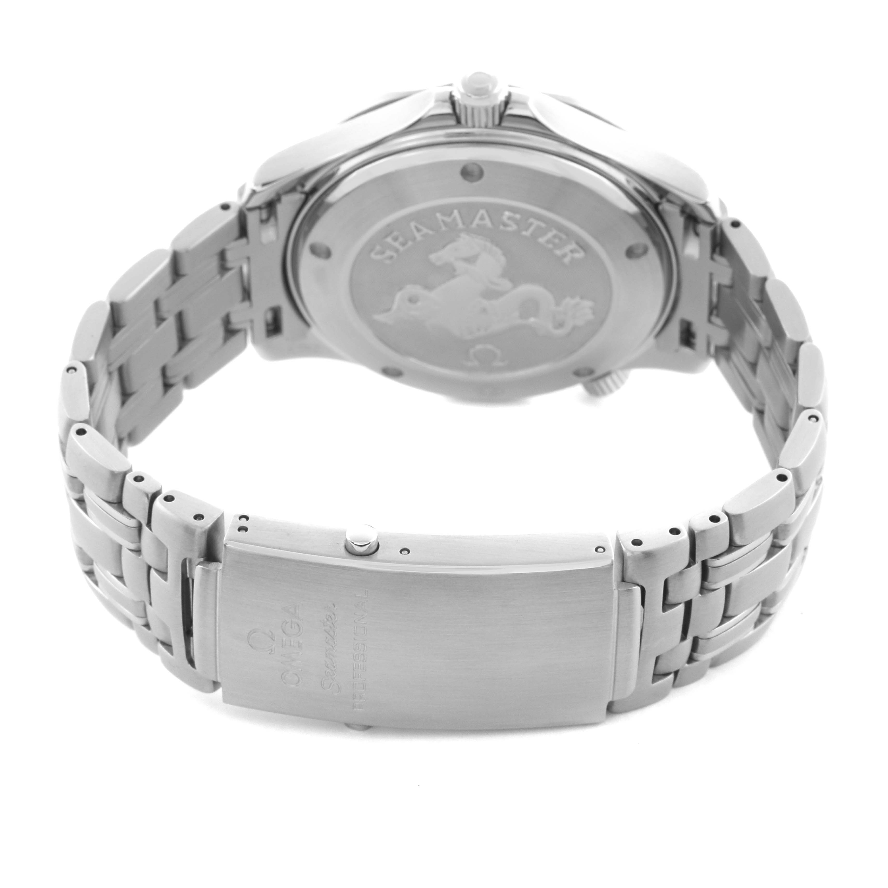 The image shows the back and clasp of the Omega Seamaster 2220.80.00 Men
s Stainless Steel Blue Dial 2220.80.00 Men
s Stainless Steel Blue Dial watch, highlighting the case back and metal bracelet.