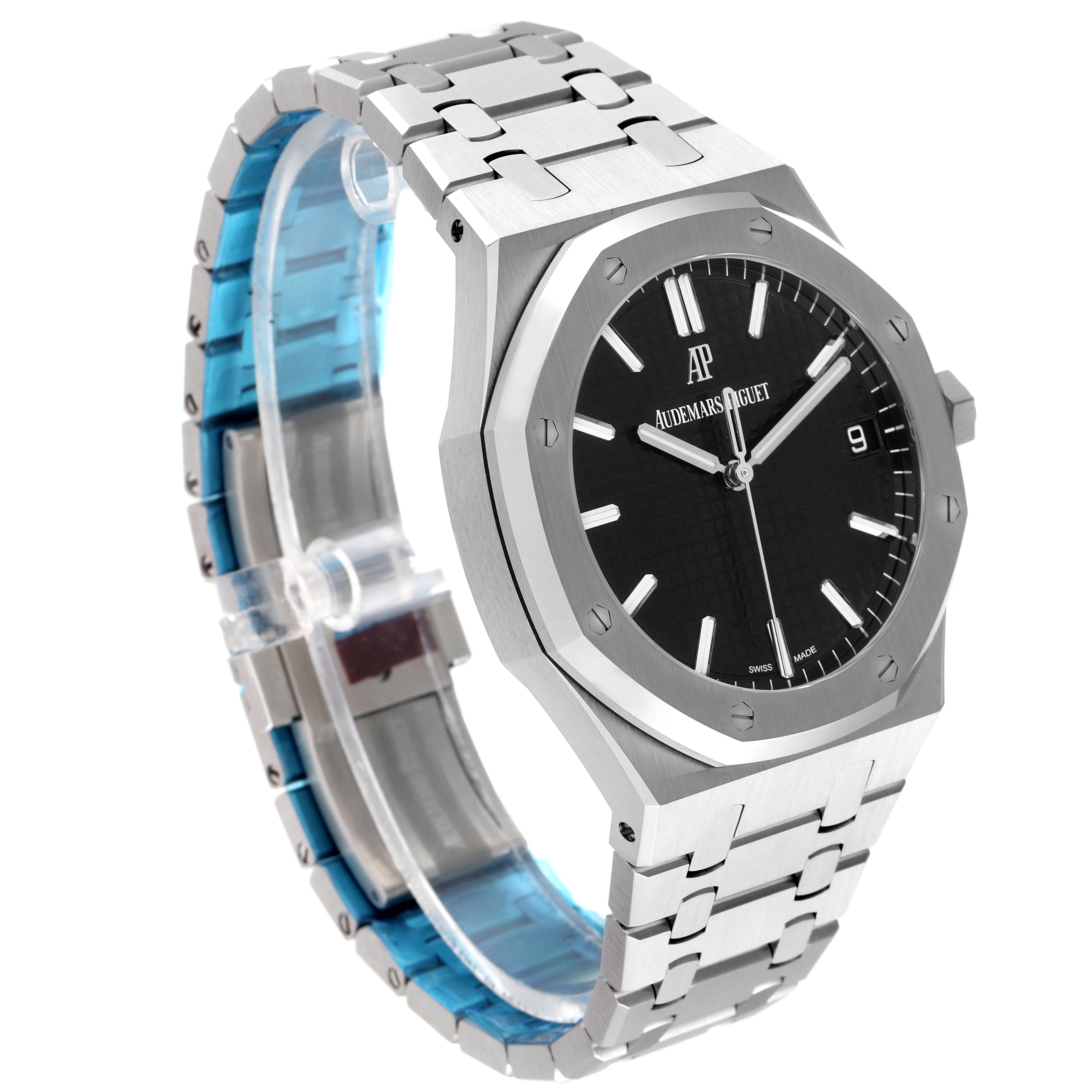 The image shows a side angle of the Audemars Piguet Royal Oak 15500ST.OO.1220ST.03 Men
s Stainless Steel Black Dial 15500ST.OO.1220ST.03 Men
s Stainless Steel Black Dial watch, highlighting its black dial, stainless steel case, and bracelet.