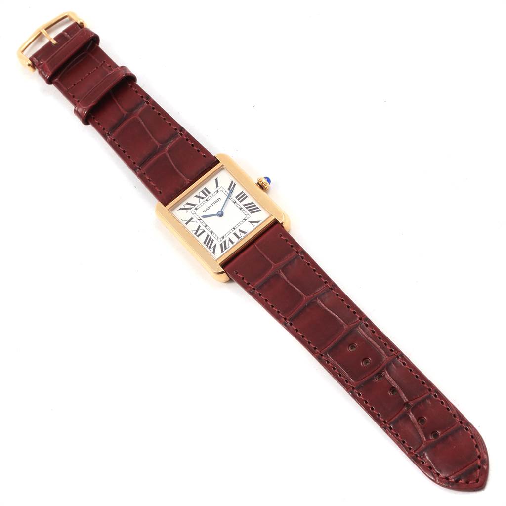 The image shows a top-down view of a Tank Solo model watch by Cartier, featuring a rectangular face and brown leather strap.