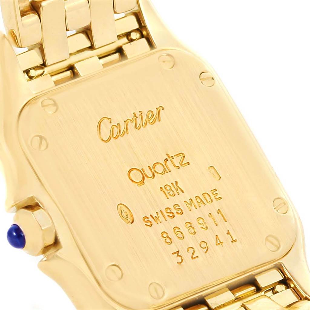 The image shows the back of a Cartier Panthère watch, highlighting the engravings and the gold bracelet.