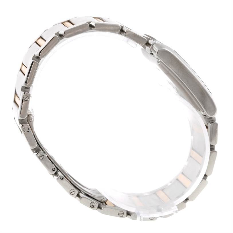 The image shows a side view of the bracelet of the Cartier Tank Française watch, highlighting the metal links and screws.
