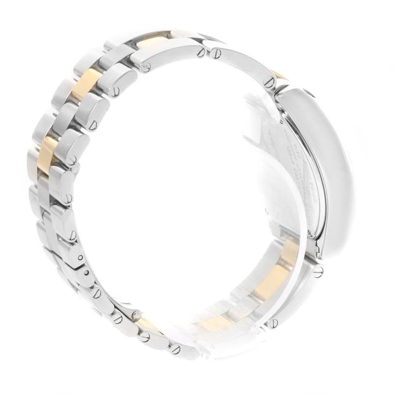 The image shows the side profile and part of the bracelet of a Cartier Roadster W62026Y4 Men's Steel and Gold (two tone) Silver Dial W62026Y4 Men's Steel and Gold (two tone) Silver Dial watch, highlighting its metal links.