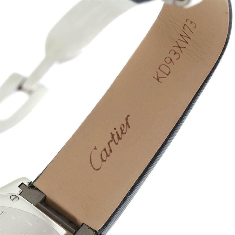 This image shows the inner side of the strap and part of the clasp of a Cartier Roadster W62026Y4 Women's Steel and Gold (two tone) Silver Dial W62026Y4 Women's Steel and Gold (two tone) Silver Dial watch.