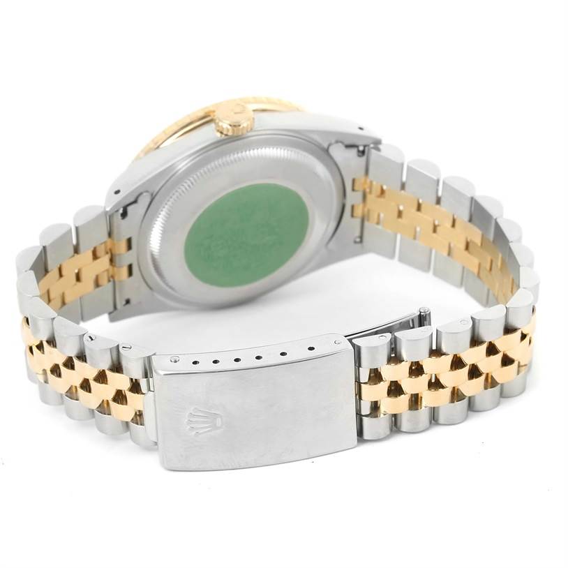 The image shows the back case and the bracelet of the Rolex Turn-o-Graph 16263 Men's Steel and Gold (two tone) Champagne Dial 16263 Men's Steel and Gold (two tone) Champagne Dial watch, including the clasp with the Rolex logo.