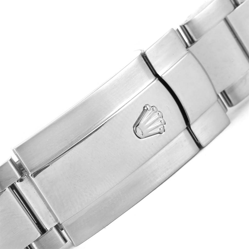 This image shows a close-up view of the clasp on the bracelet for the Rolex Turn-o-Graph 116264 Men
s Stainless Steel White Dial 116264 Men
s Stainless Steel White Dial watch.