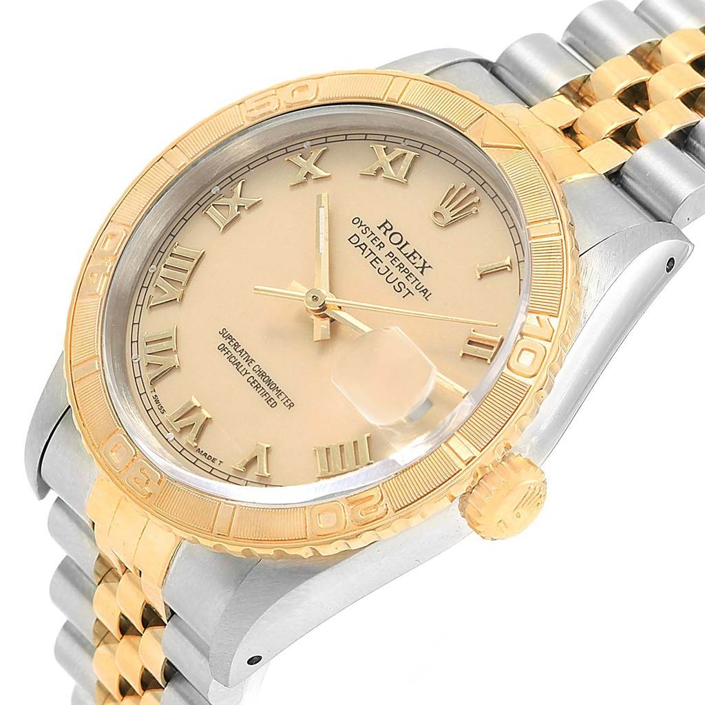 The image shows a Rolex Turn-o-Graph 16263 Men
s Steel and Gold (two tone) Beige Dial 16263 Men
s Steel and Gold (two tone) Beige Dial watch, highlighting its gold bezel, Roman numeral dial, date window, and two-tone bracelet.