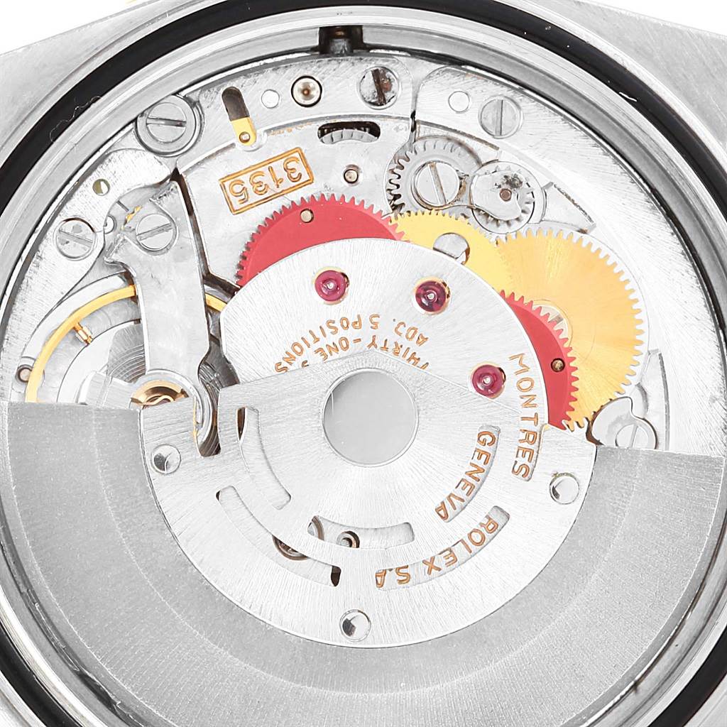 This image shows the internal movement components of a Rolex Turn-o-Graph 16263 Men
s Steel and Gold (two tone) Beige Dial 16263 Men
s Steel and Gold (two tone) Beige Dial watch from a close-up angle.