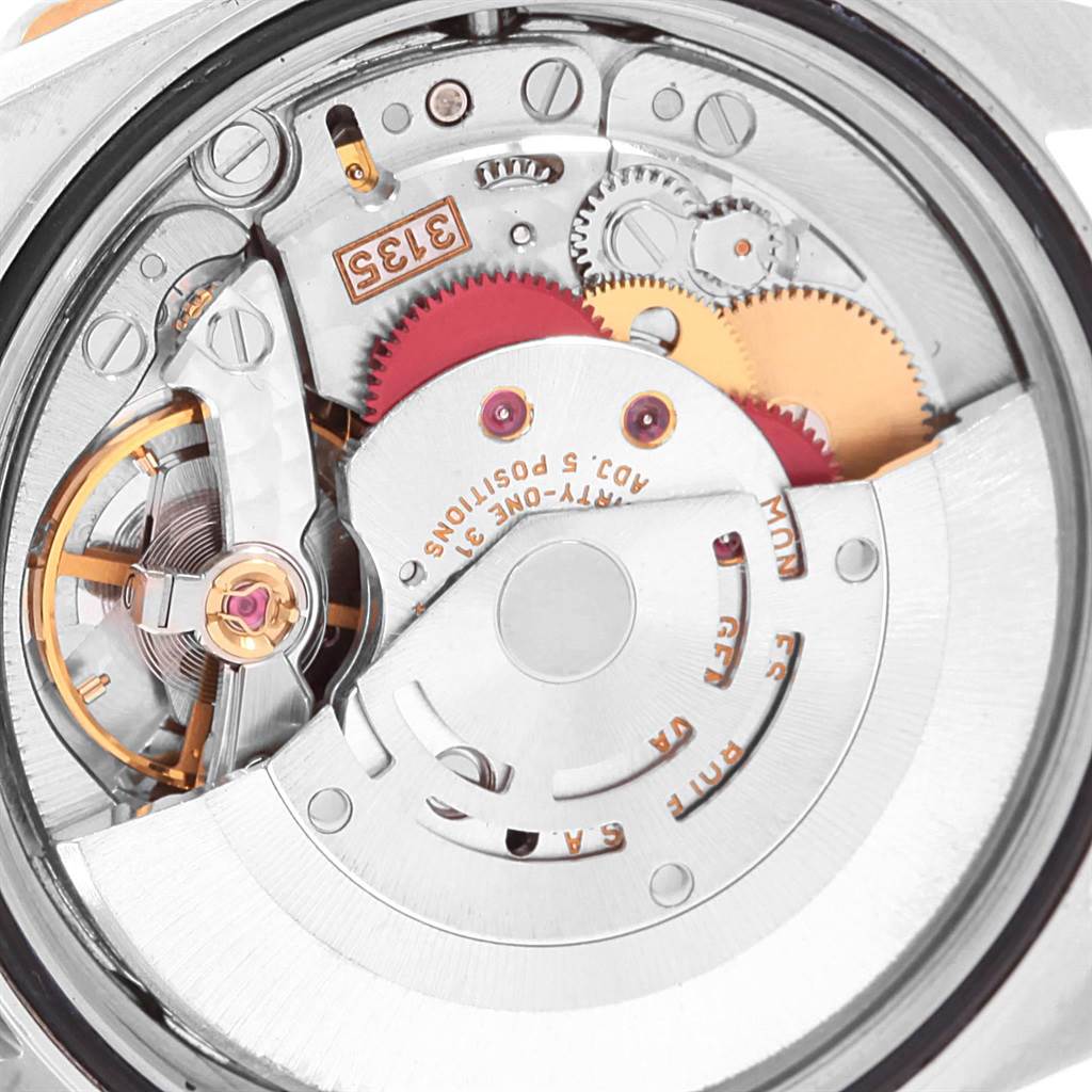 The image shows a close-up view of the Rolex Turn-o-Graph 16263 Men
s Steel and Gold (two tone) Beige Dial 16263 Men
s Steel and Gold (two tone) Beige Dial model
s internal movement and gears.