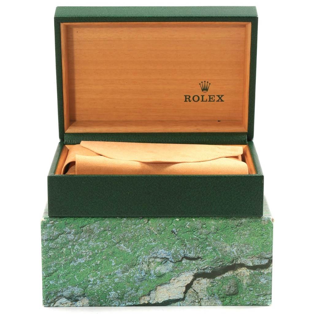 The image shows an open green and wooden box for a Rolex Turn-o-Graph 16263 Men
s Steel and Gold (two tone) Champagne Dial 16263 Men
s Steel and Gold (two tone) Champagne Dial model, with a beige interior and rolled cloth.