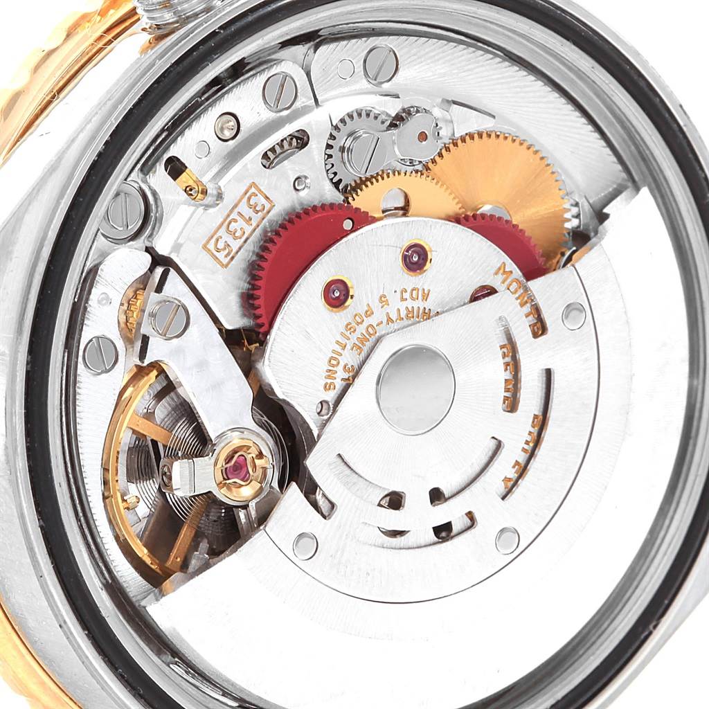 This image shows the internal mechanism of a Rolex Turn-o-Graph 16263 Men
s Steel and Gold (two tone) Champagne Dial 16263 Men
s Steel and Gold (two tone) Champagne Dial watch from a close-up angle.