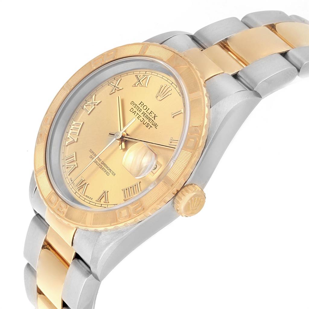 The image shows a side view of the Rolex Turn-o-Graph 16263 Men
s Steel and Gold (two tone) Champagne Dial 16263 Men
s Steel and Gold (two tone) Champagne Dial watch, highlighting its gold dial, bezel, and two-tone bracelet.