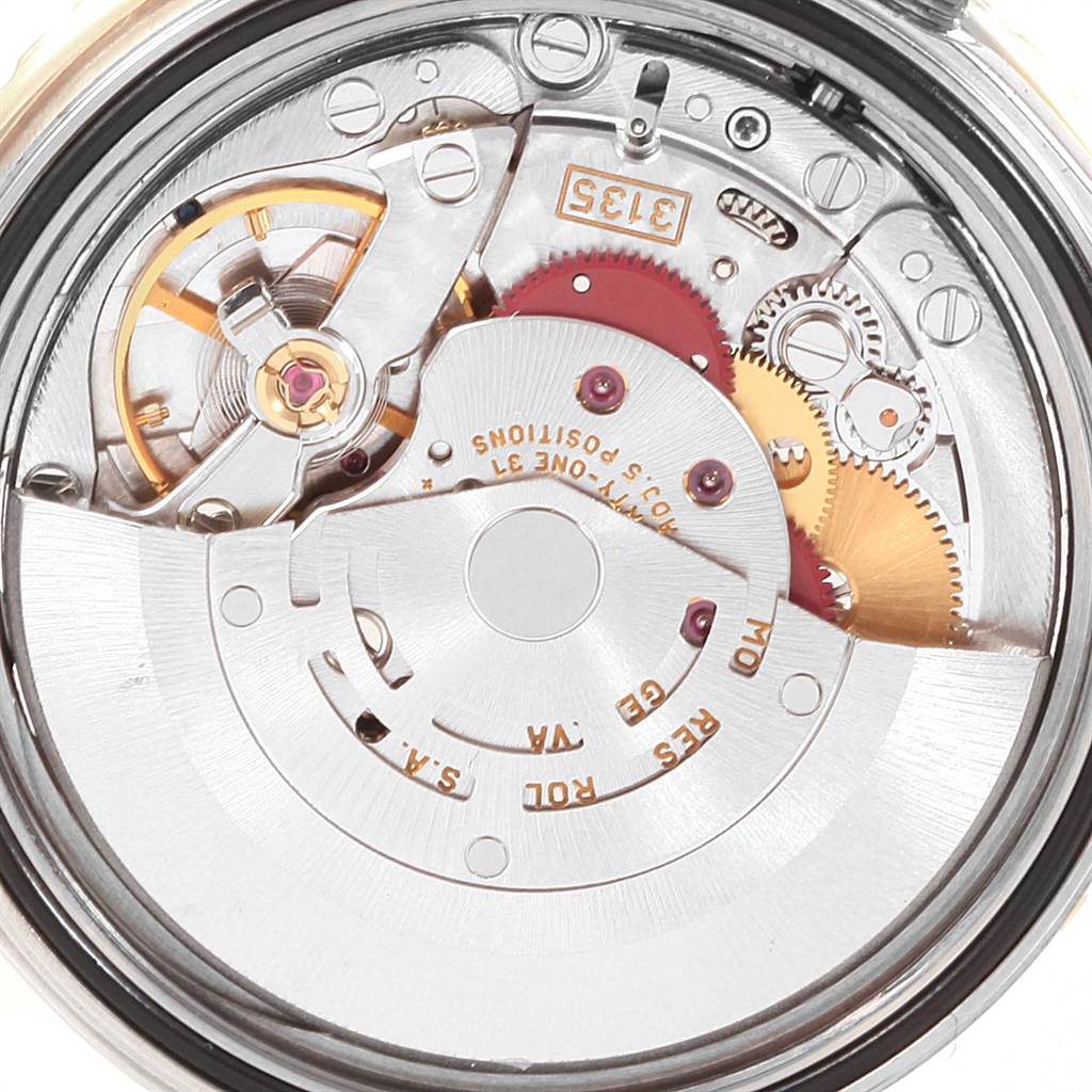 This image shows the internal mechanical movement of a Rolex Turn-o-Graph 16263 Men
s Steel and Gold (two tone) Champagne Dial 16263 Men
s Steel and Gold (two tone) Champagne Dial watch from a close-up angle.