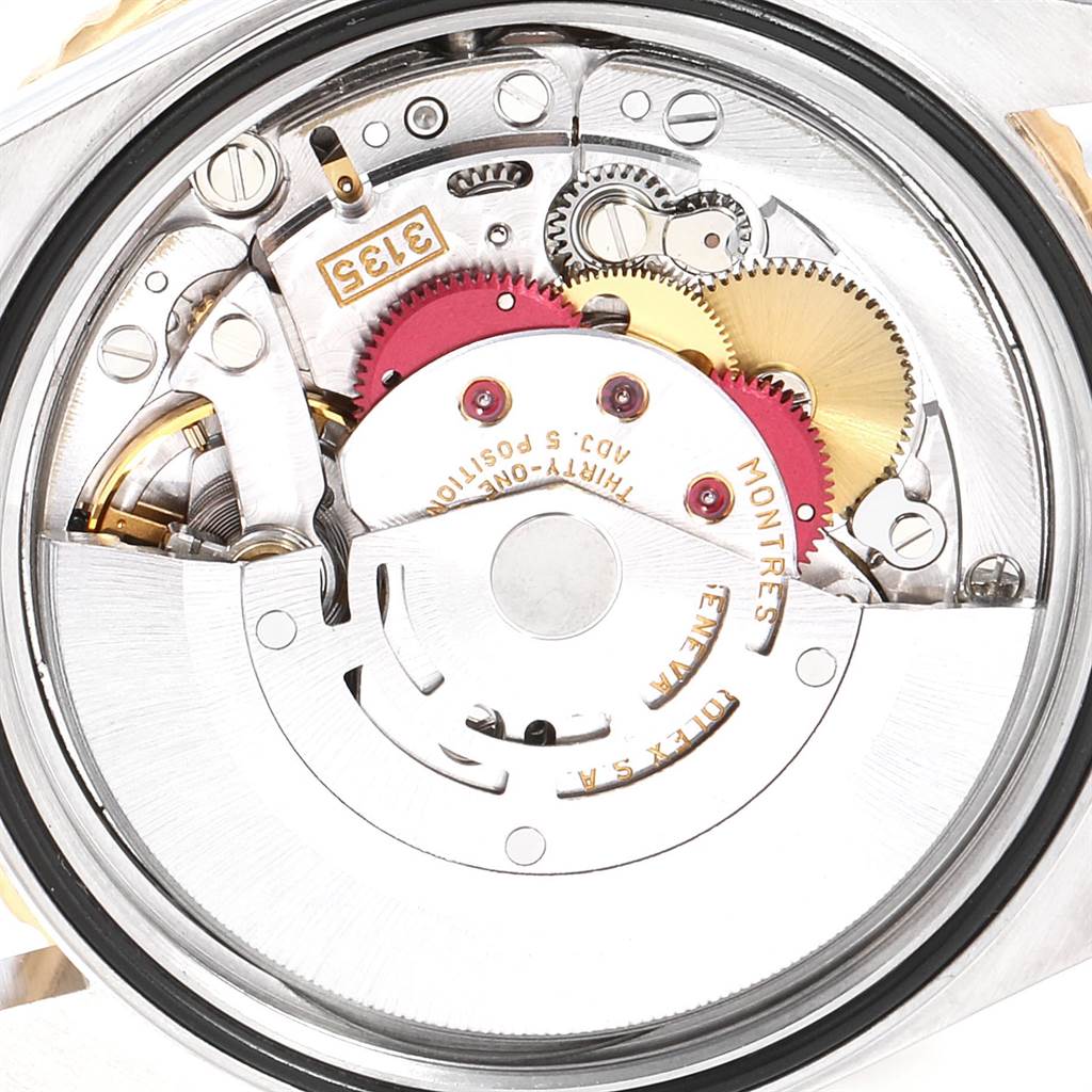 This image shows a close-up view of the movement mechanism inside the Rolex Turn-o-Graph 16263 Men
s Steel and Gold (two tone) Champagne Dial 16263 Men
s Steel and Gold (two tone) Champagne Dial watch.