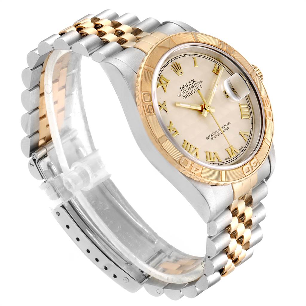 The image shows a side angle of a Rolex Turn-o-Graph 16263 Men
s Steel and Gold (two tone) Beige Dial 16263 Men
s Steel and Gold (two tone) Beige Dial watch highlighting its two-tone bracelet and gold bezel with a cream dial.