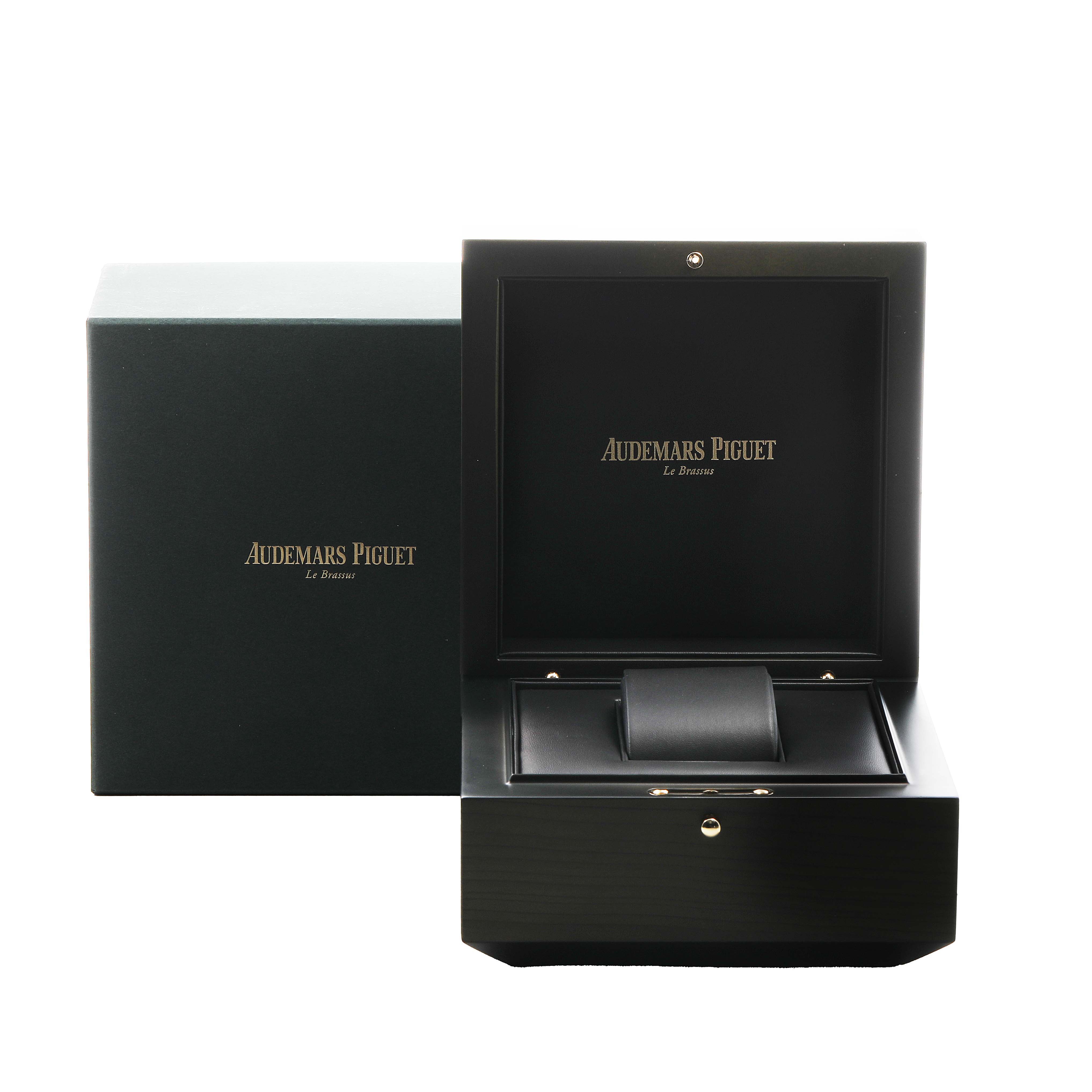 The image shows an open presentation box for the Audemars Piguet Royal Oak Offshore 15710ST.00.A027CA.01 Men's Stainless Steel Blue Dial, with the lid and insert visible.