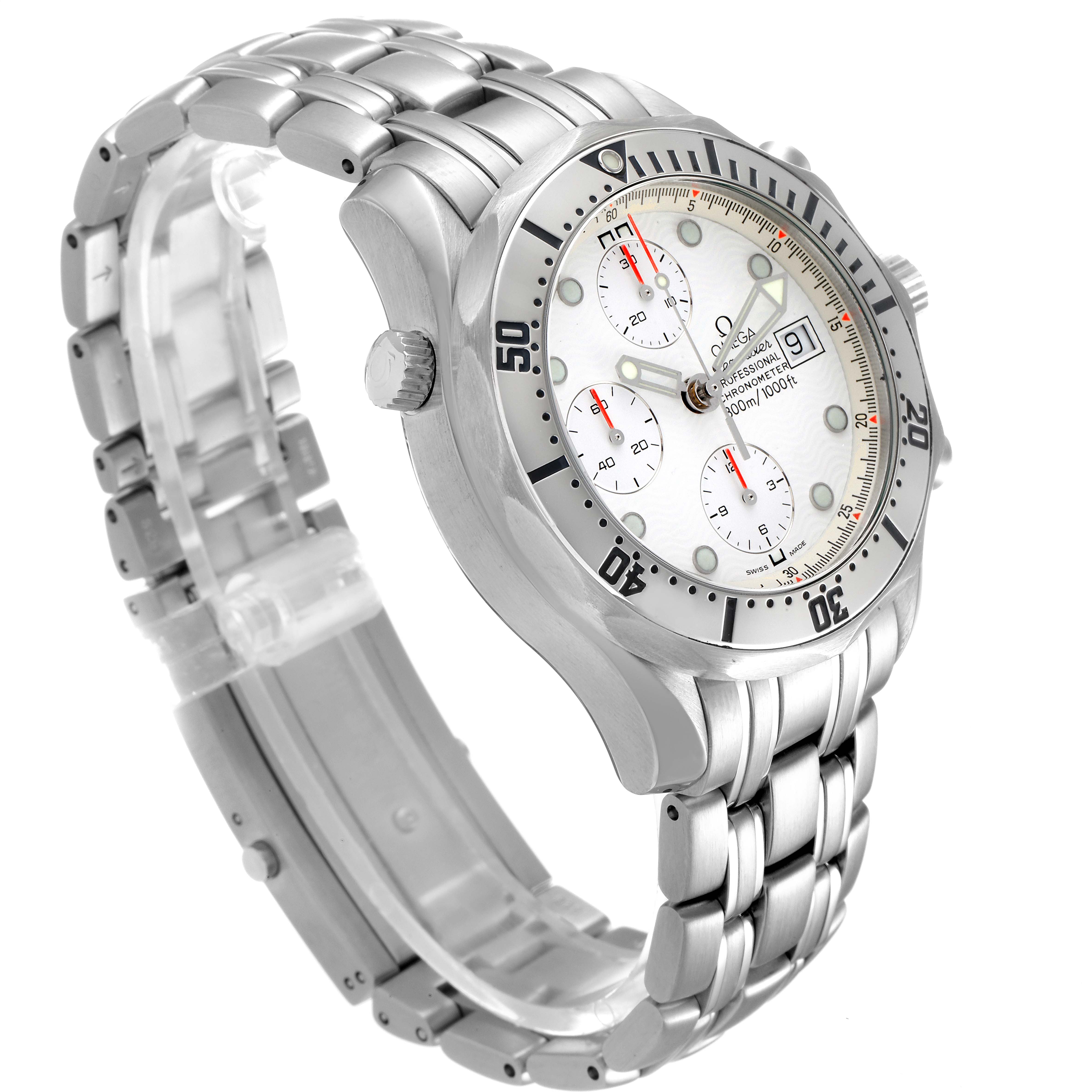 The image shows an angled view of an Omega Seamaster 2598.20.00 Men
s Stainless Steel White Dial 2598.20.00 Men
s Stainless Steel White Dial watch highlighting the face, bezel, bracelet, and chronograph subdials.