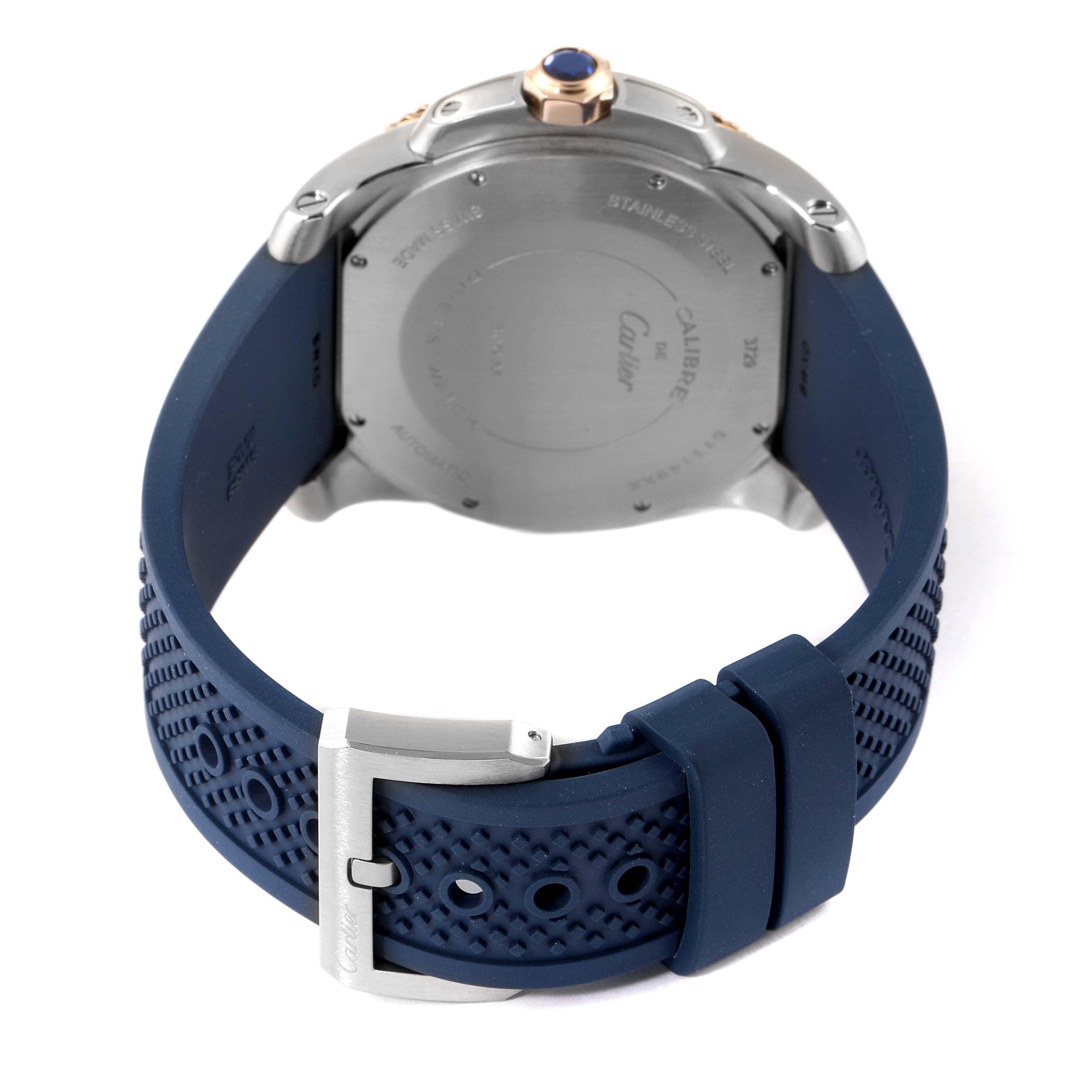 The image shows the back case and buckle of the Calibre de Cartier model by Cartier at an angle focusing on the strap and clasp.