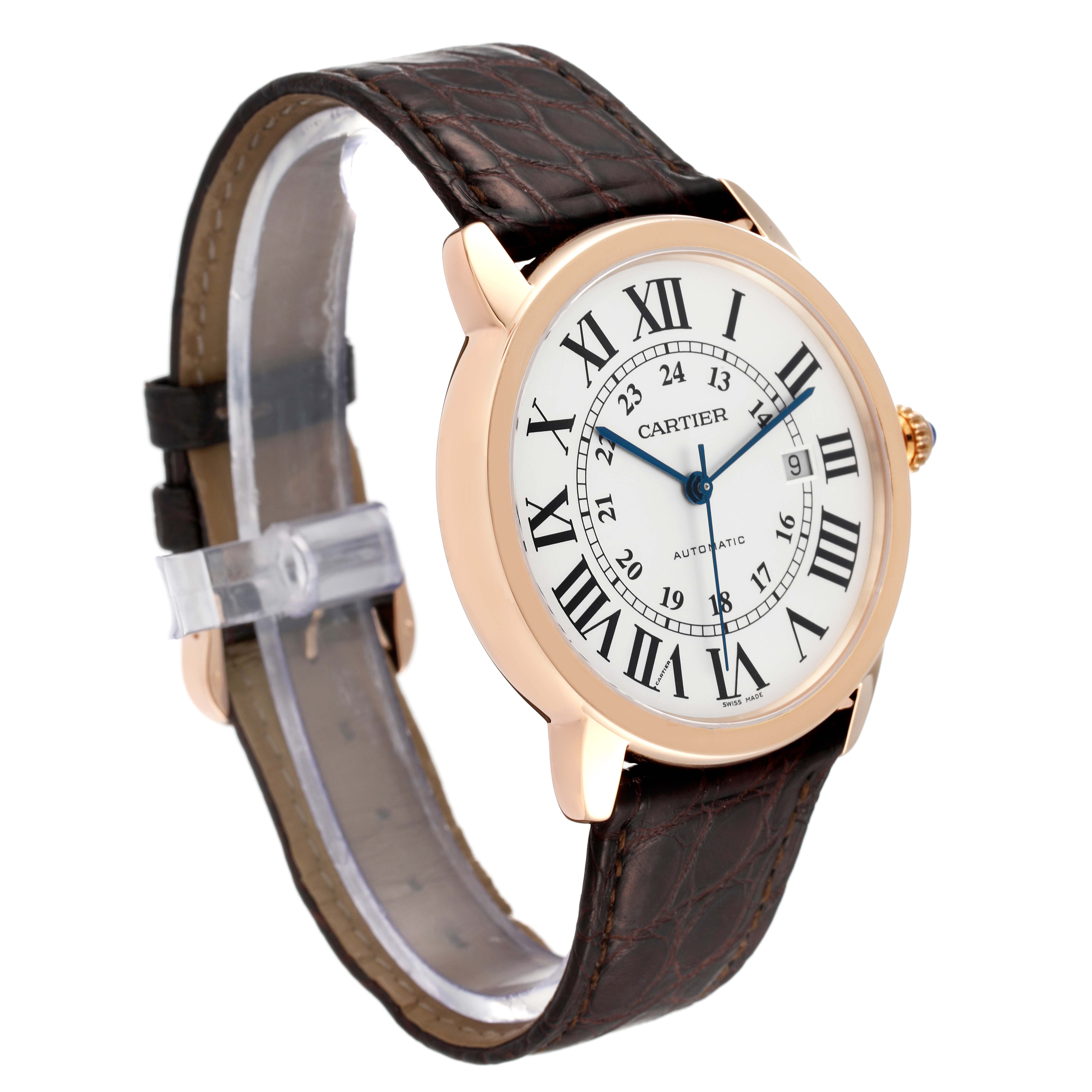 The image shows a Cartier Ronde W6701009 Men
s Rose Gold Silver Dial W6701009 Men
s Rose Gold Silver Dial watch at a three-quarter angle, featuring the face, roman numerals, bezel, and leather strap.