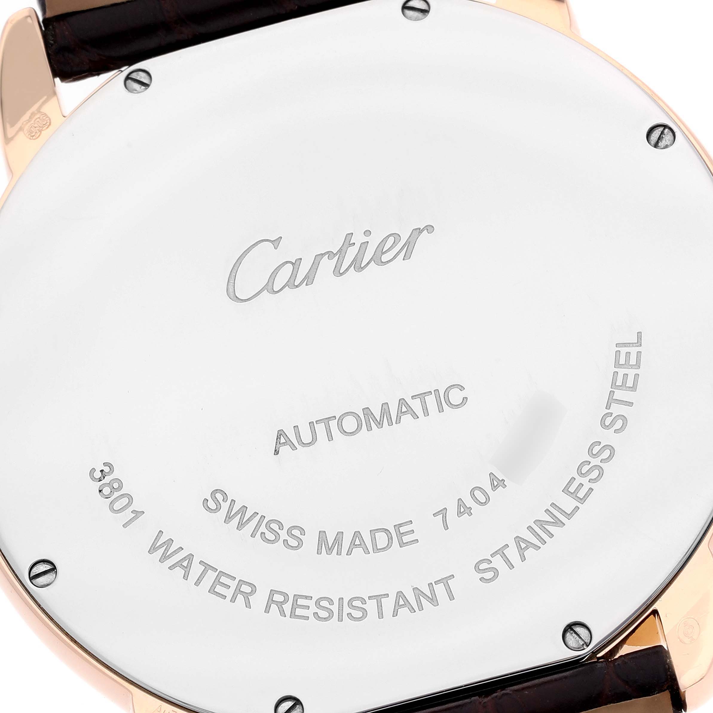 The image shows the back of the Cartier Ronde W6701009 Men
s Rose Gold Silver Dial W6701009 Men
s Rose Gold Silver Dial watch, displaying the brand name, model information, and specifications.