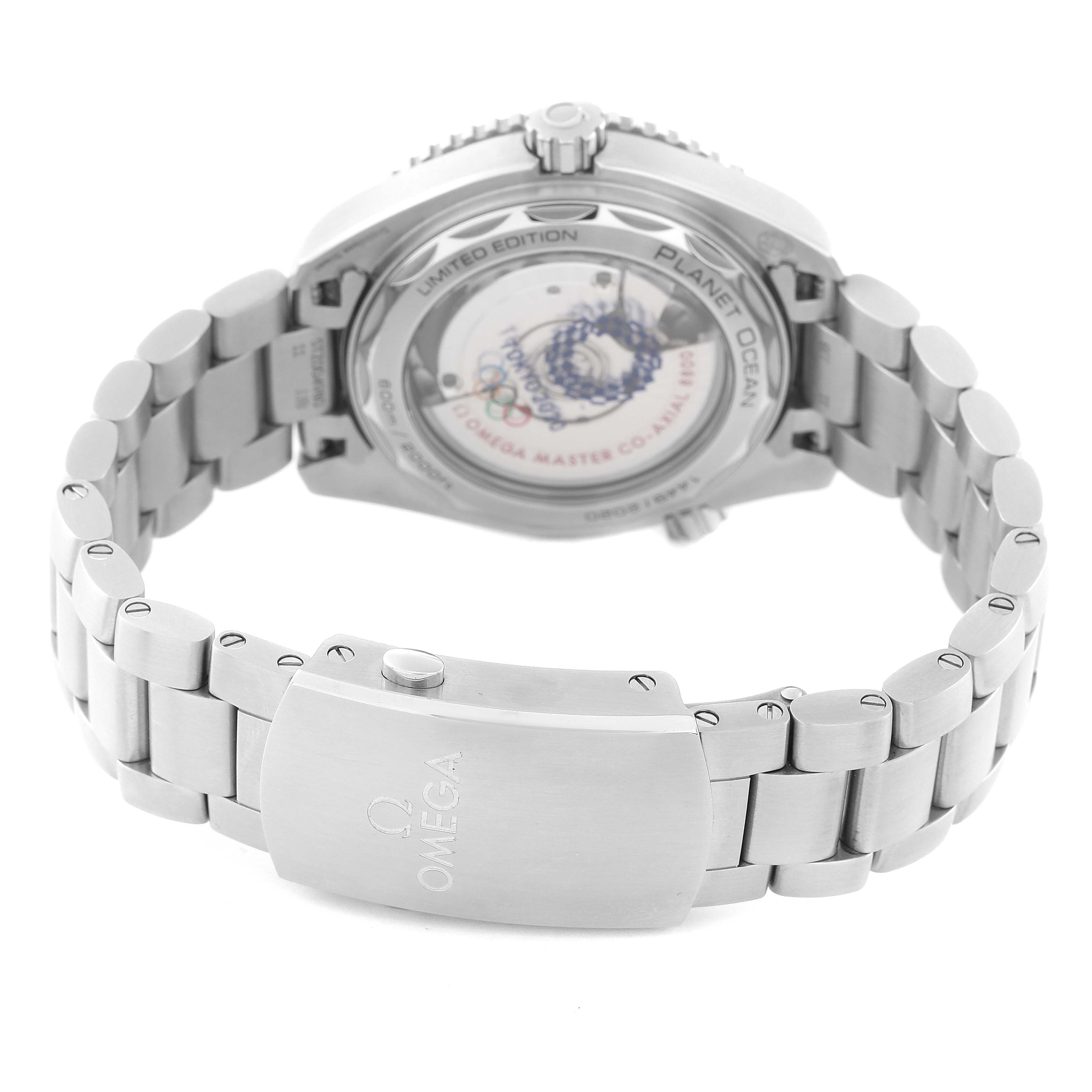 The image shows the back view of an Omega Planet Ocean 522.33.40.20.04.001 Men
s Stainless Steel White Dial 522.33.40.20.04.001 Men
s Stainless Steel White Dial watch, showcasing its stainless steel bracelet and clasp.