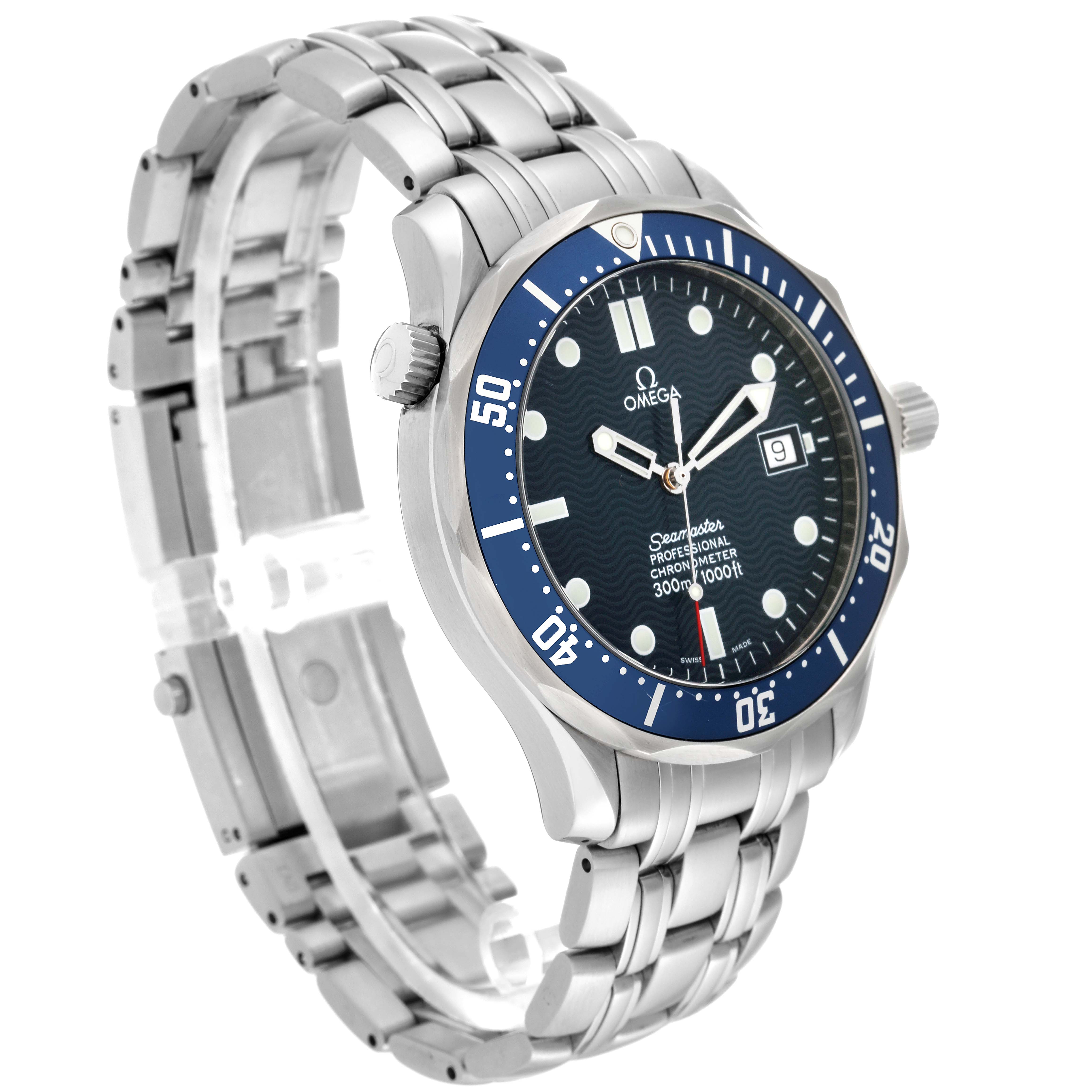This image shows the Omega Seamaster 2531.80.00 Men
s Stainless Steel Blue Dial 2531.80.00 Men
s Stainless Steel Blue Dial watch at a three-quarter angle highlighting the dial, bezel, and stainless steel bracelet.