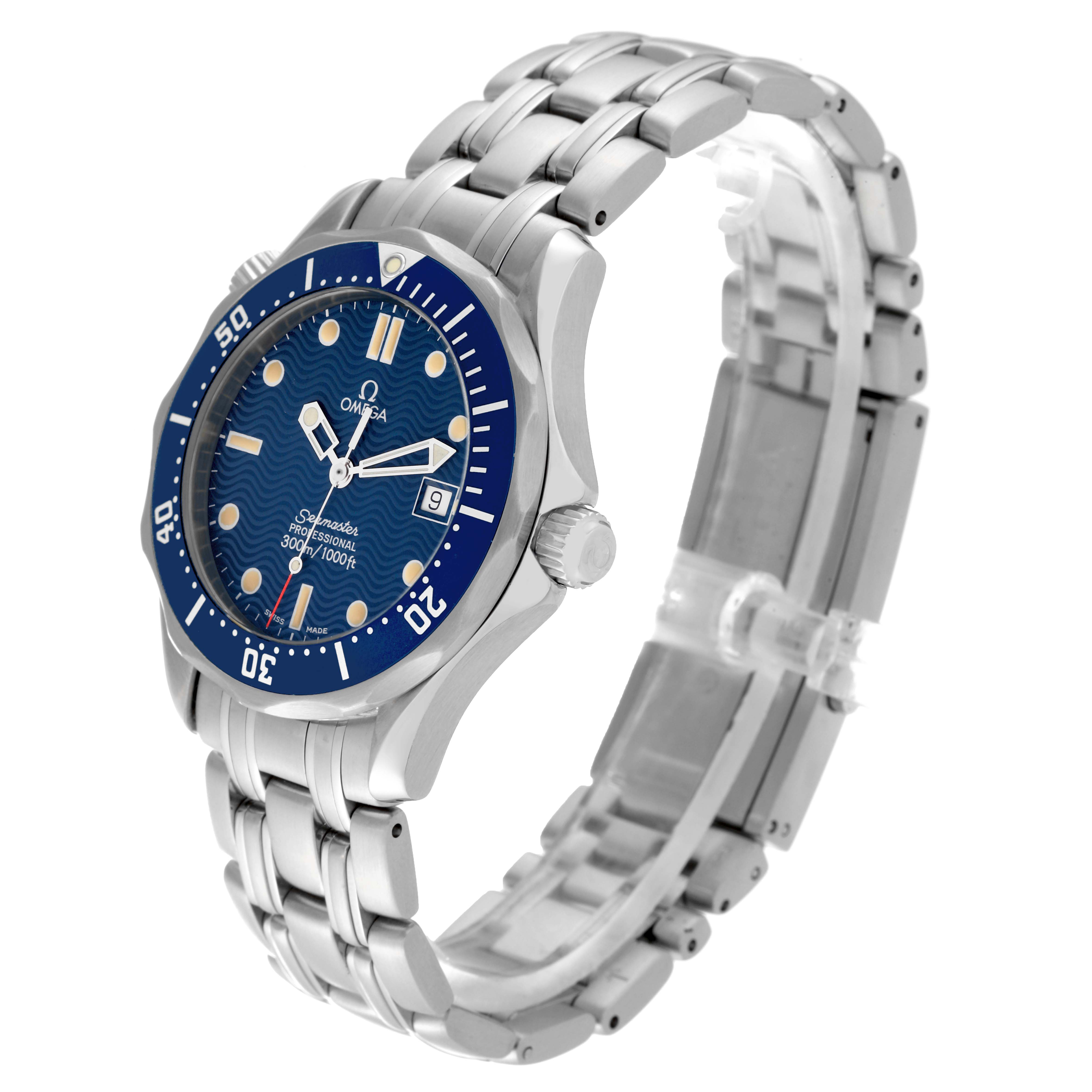 The image shows an angled view of the face and band of an Omega Seamaster 2561.80.00 Men
s Stainless Steel Blue Dial 2561.80.00 Men
s Stainless Steel Blue Dial model watch.